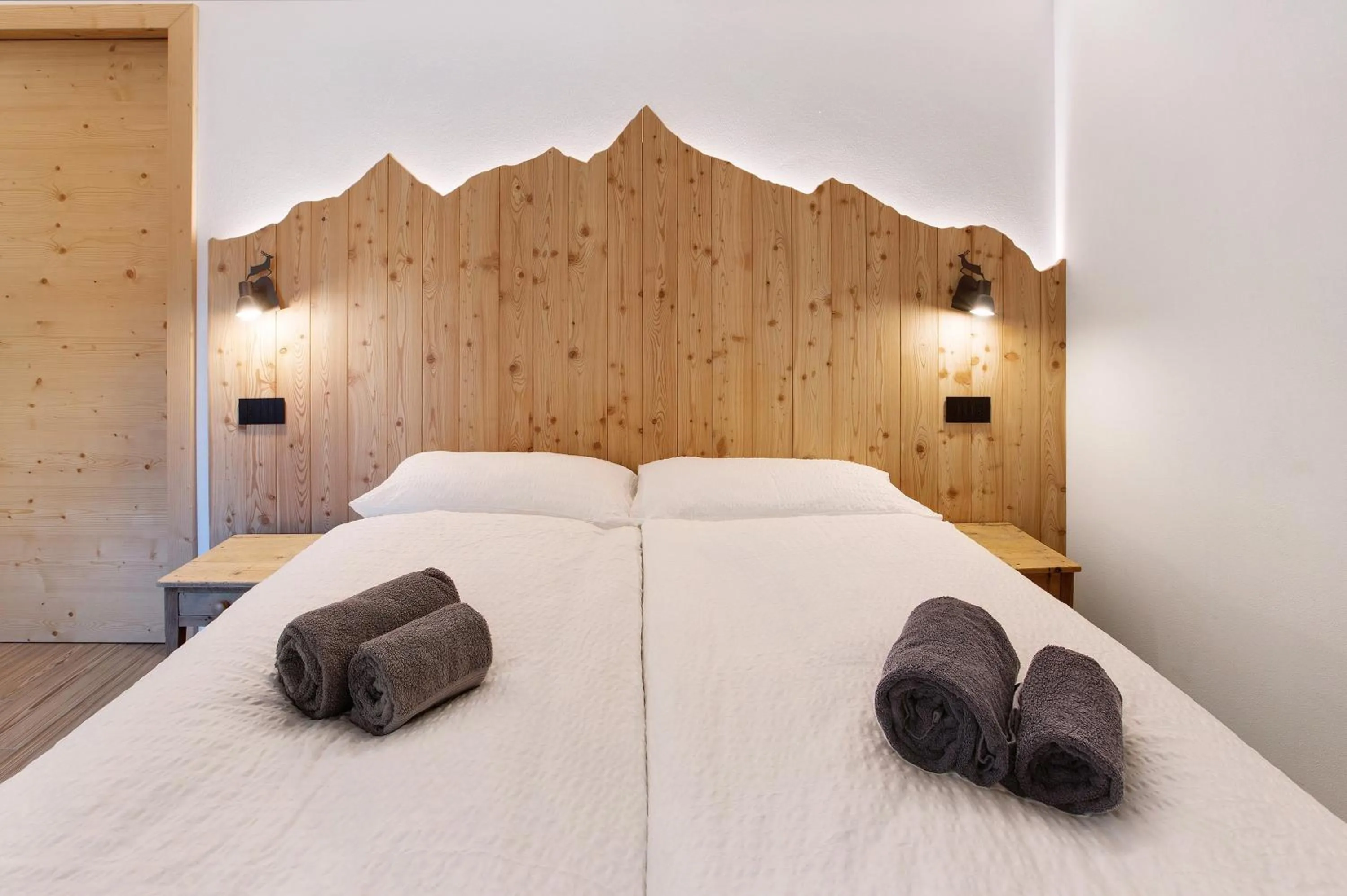 Living room, Bed in Olympic Chalet 11