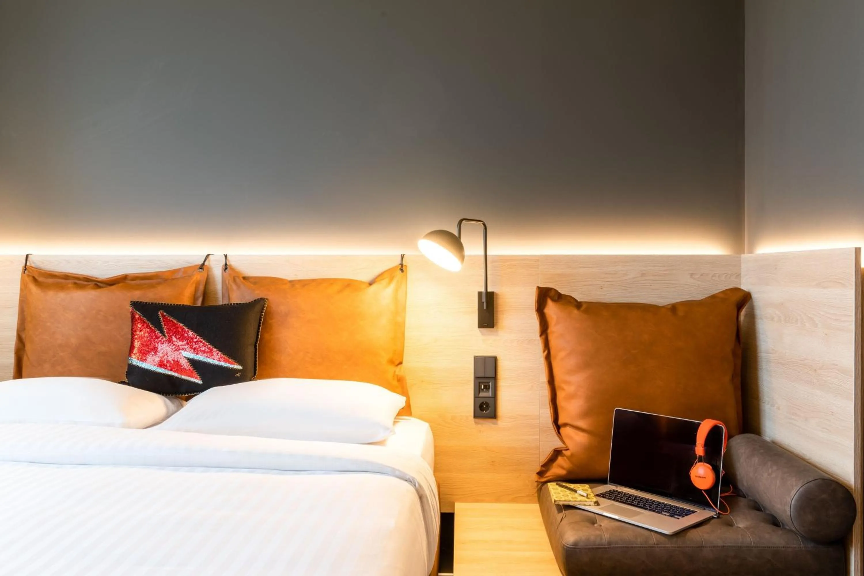 Photo of the whole room, Bed in Moxy Berlin Airport