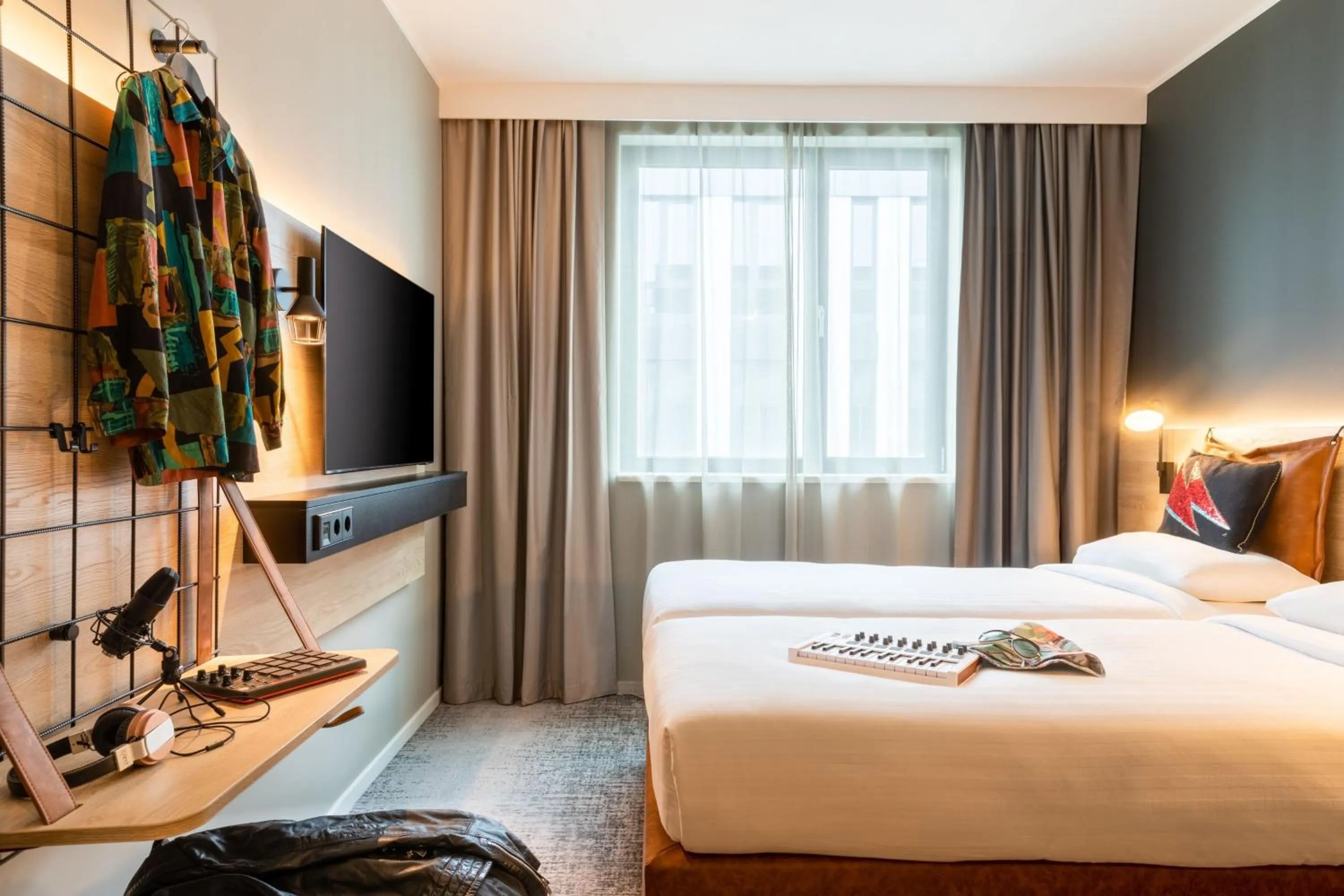 Photo of the whole room, Bed in Moxy Berlin Airport