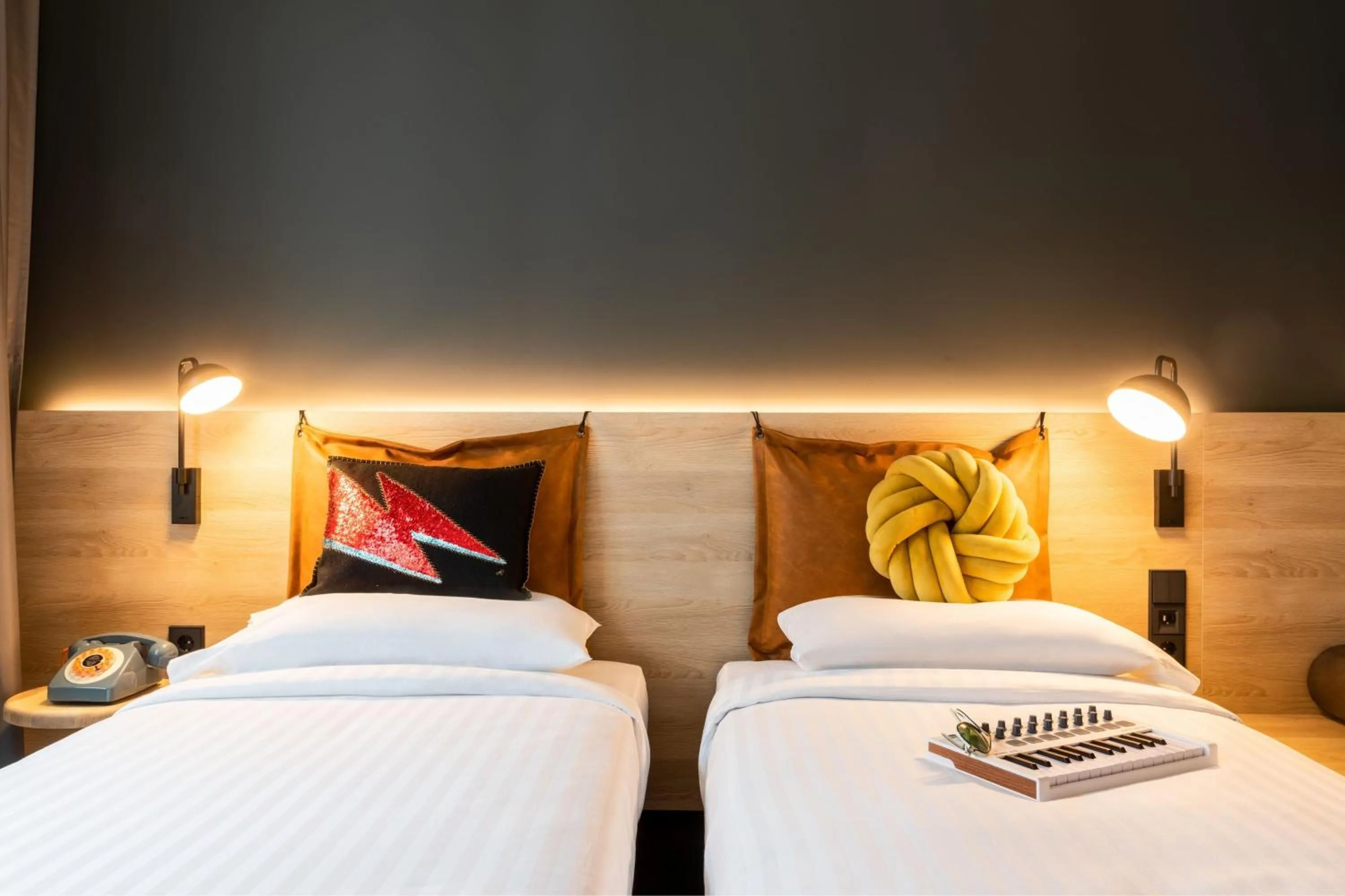 Photo of the whole room, Bed in Moxy Berlin Airport