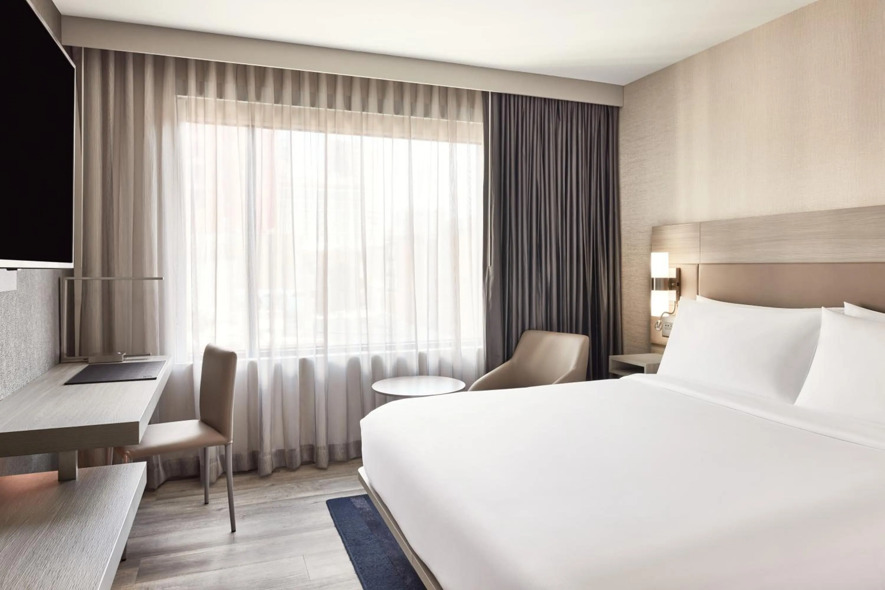 Photo of the whole room, Bed in AC Hotel by Marriott San Diego Downtown Gaslamp Quarter