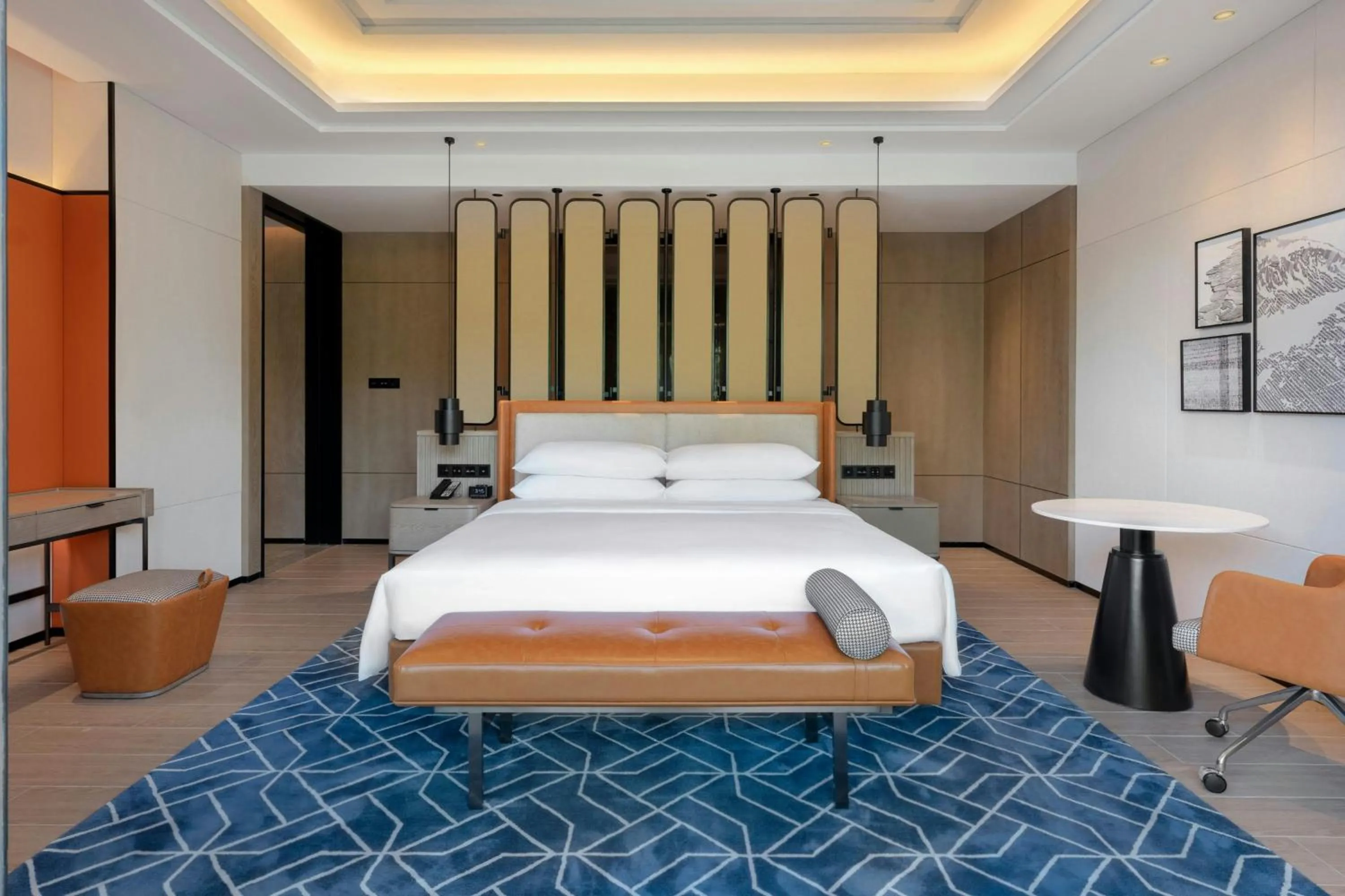 Photo of the whole room, Bed in Sheraton Maoming Hot Spring Resort