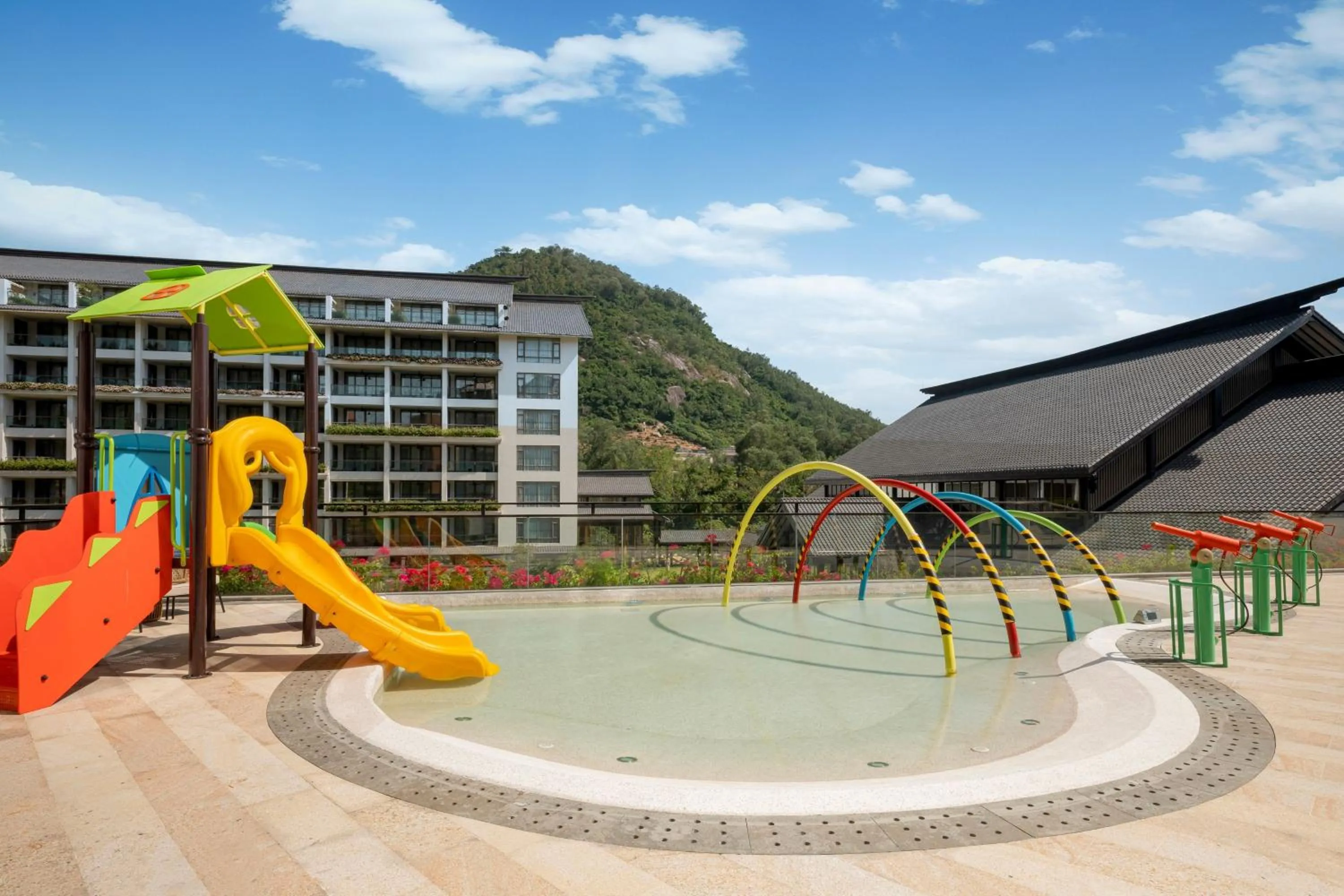 Swimming pool in Sheraton Maoming Hot Spring Resort