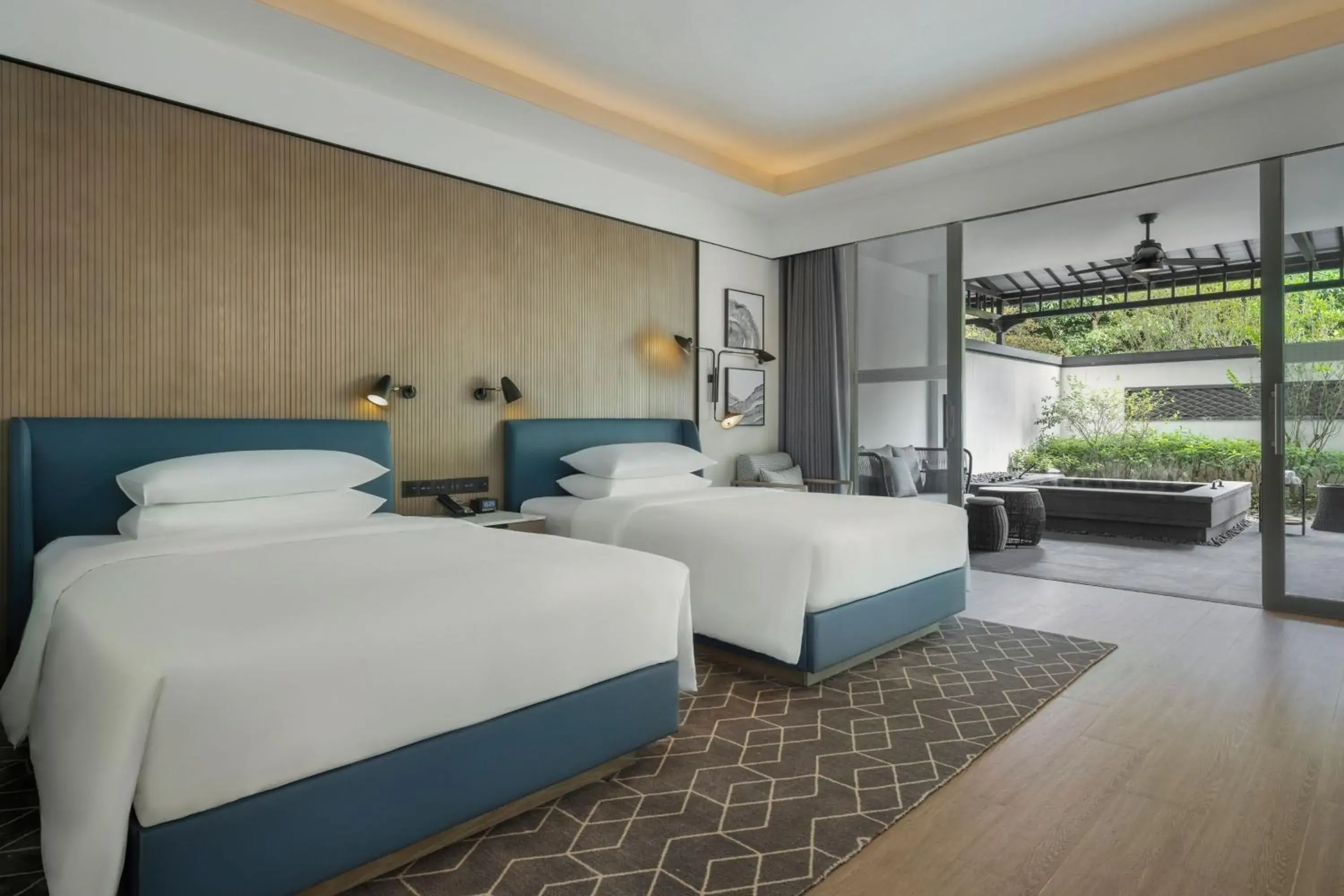 Courtyard Hot Spring Deluxe Twin Room in Sheraton Maoming Hot Spring Resort Courtyard Hot Spring Deluxe Twin Room in Sheraton Maoming Hot Spring Resort