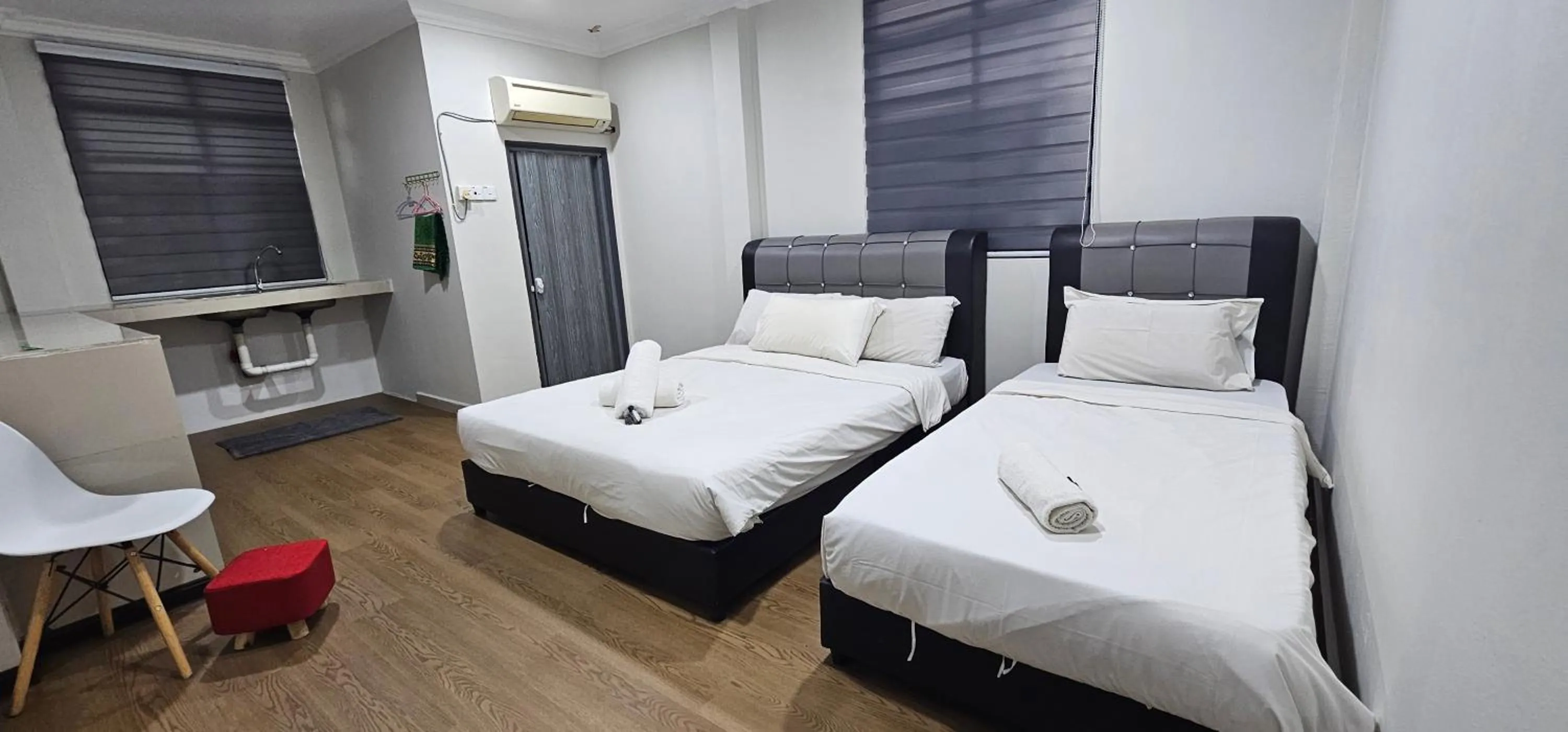 Photo of the whole room, Bed in RVH Kuala Terengganu