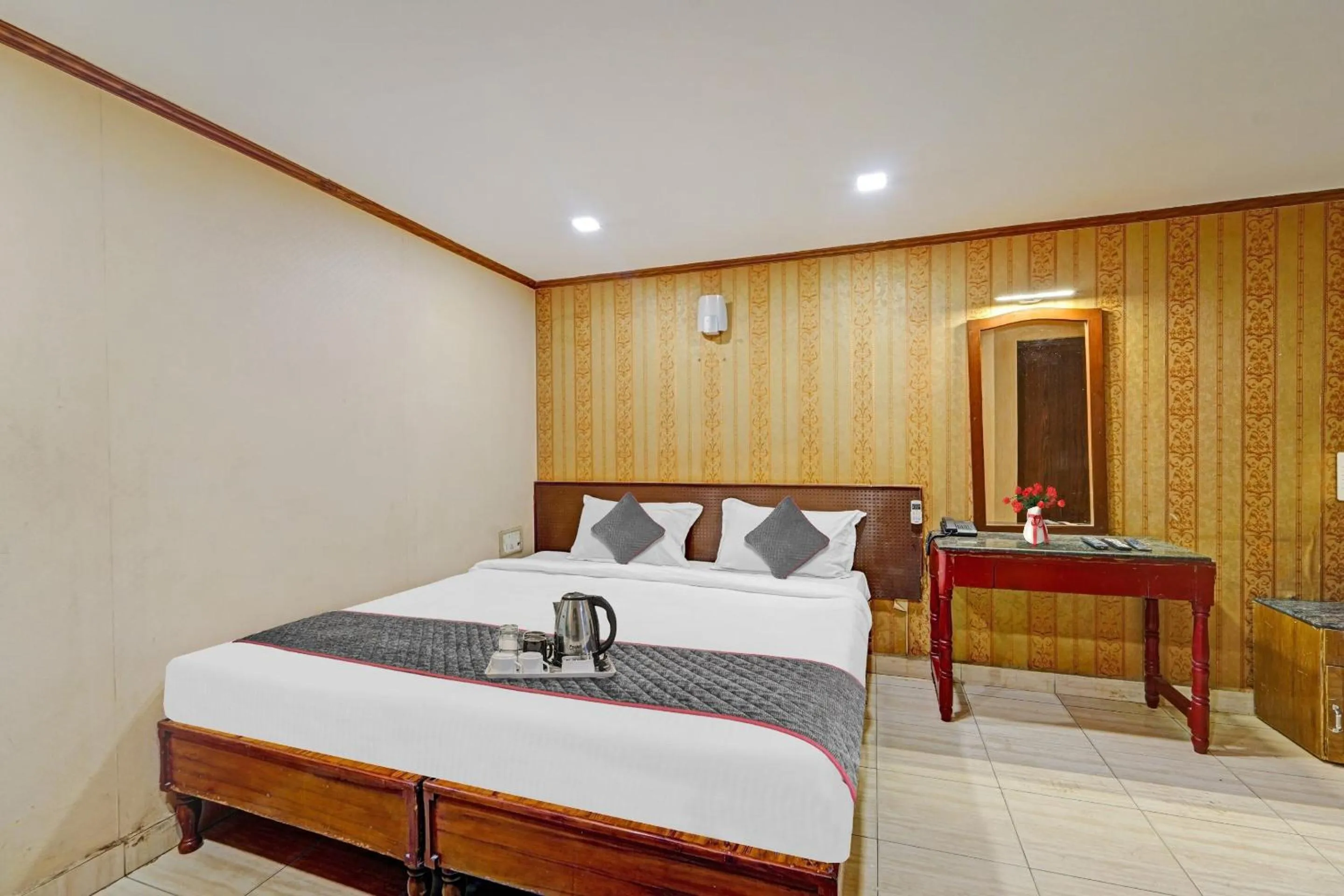 Bedroom in Collection O Pride Hospitality US Consulate