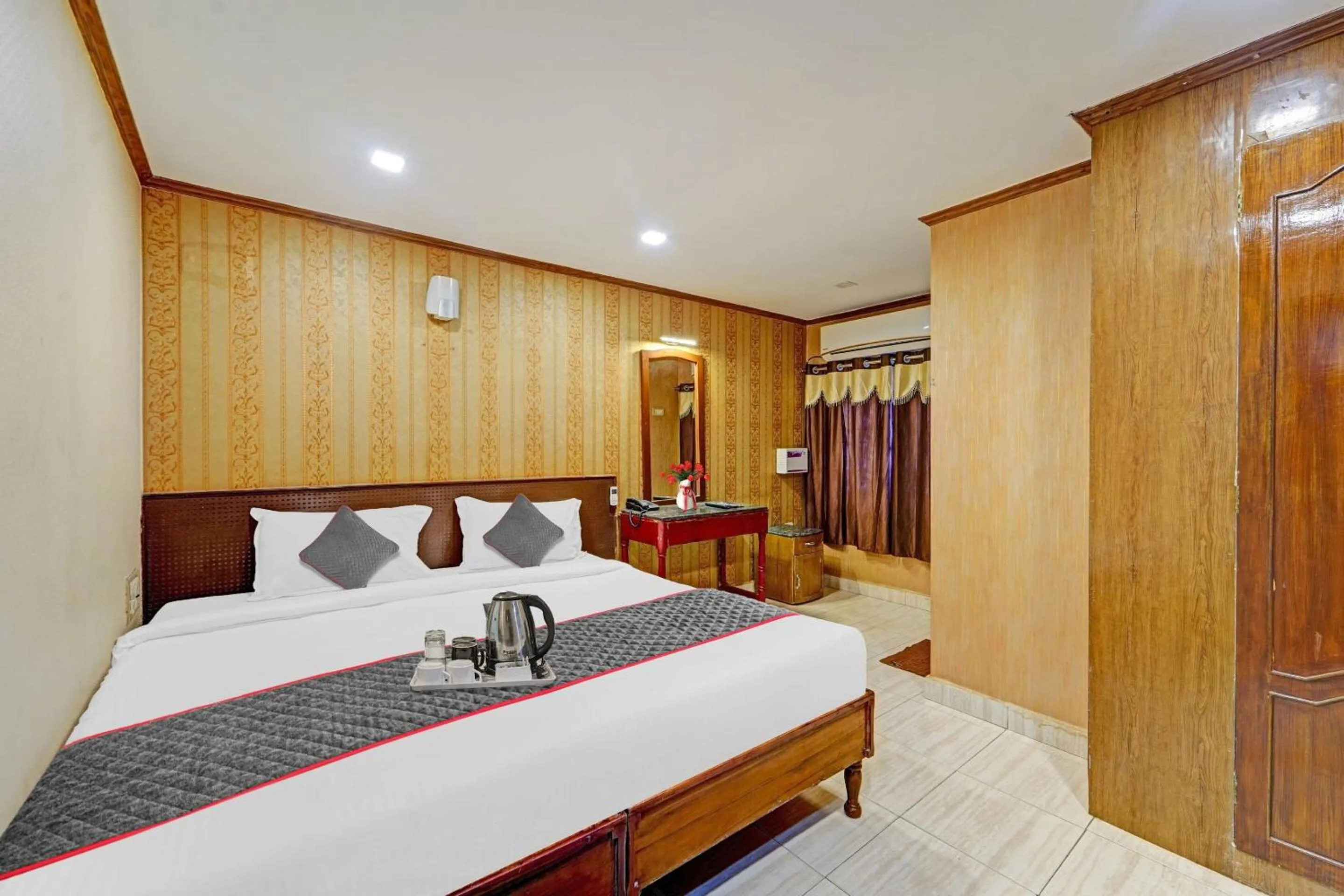 Bedroom in Collection O Pride Hospitality US Consulate