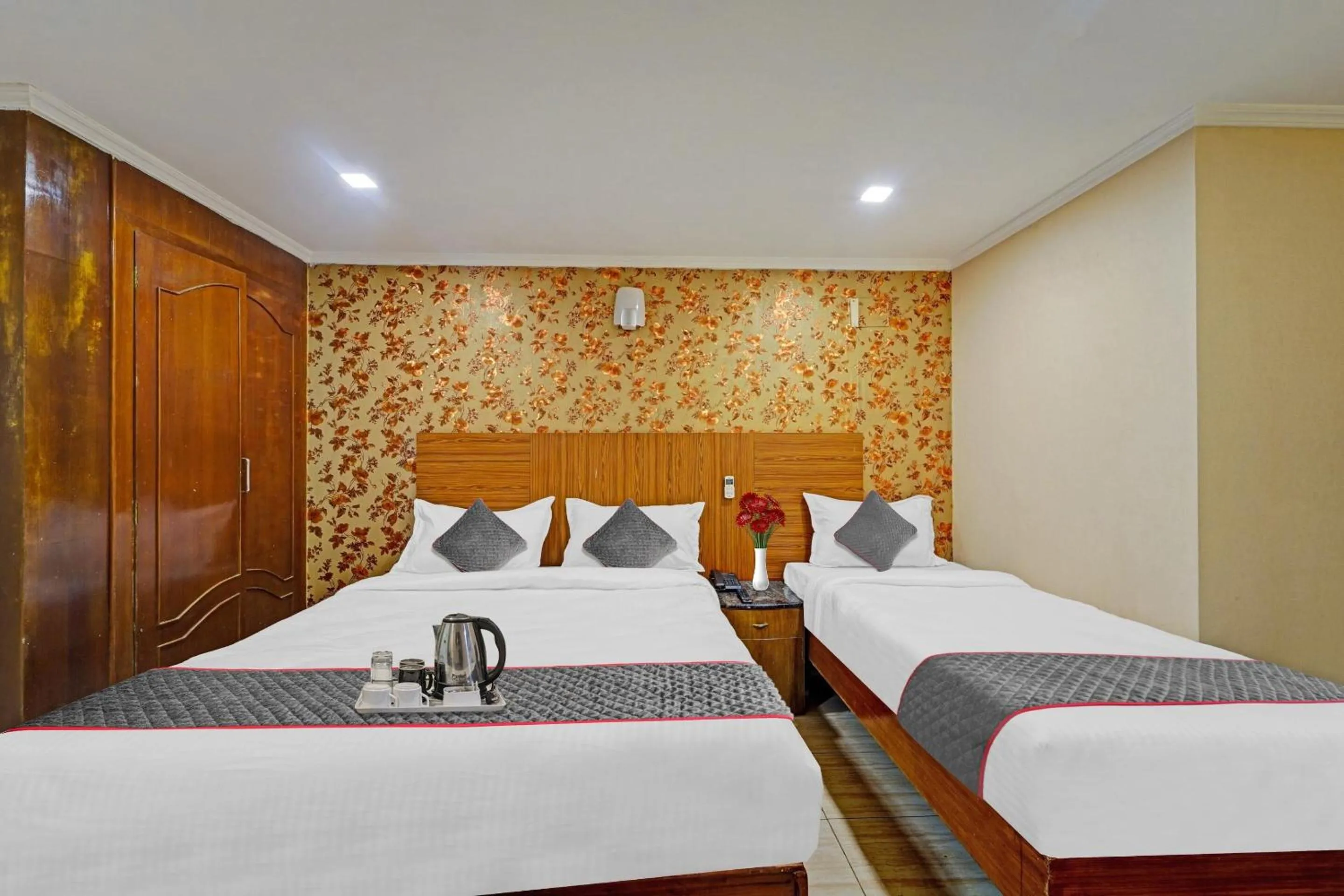 Bedroom in Collection O Pride Hospitality US Consulate