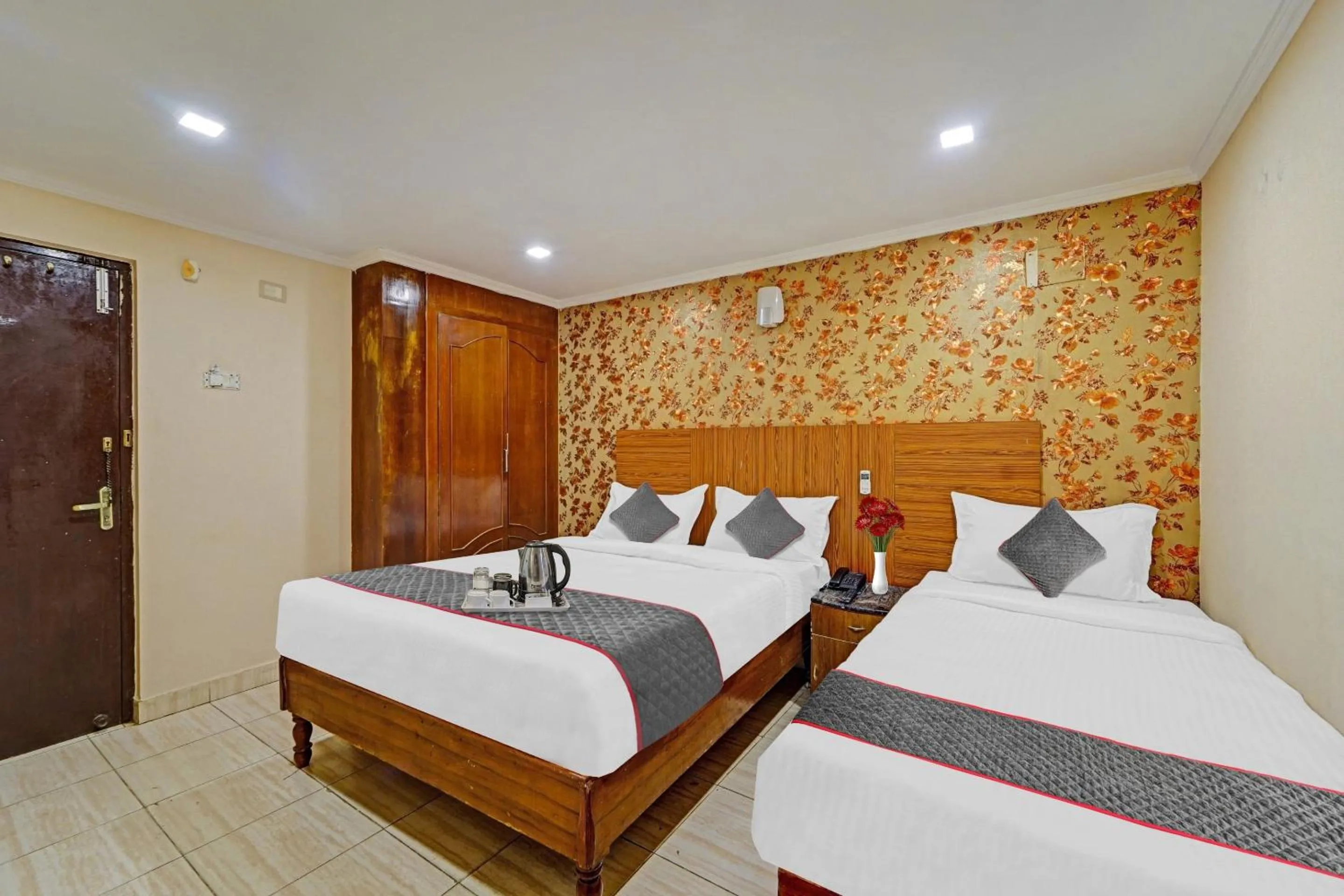 Bedroom in Collection O Pride Hospitality US Consulate