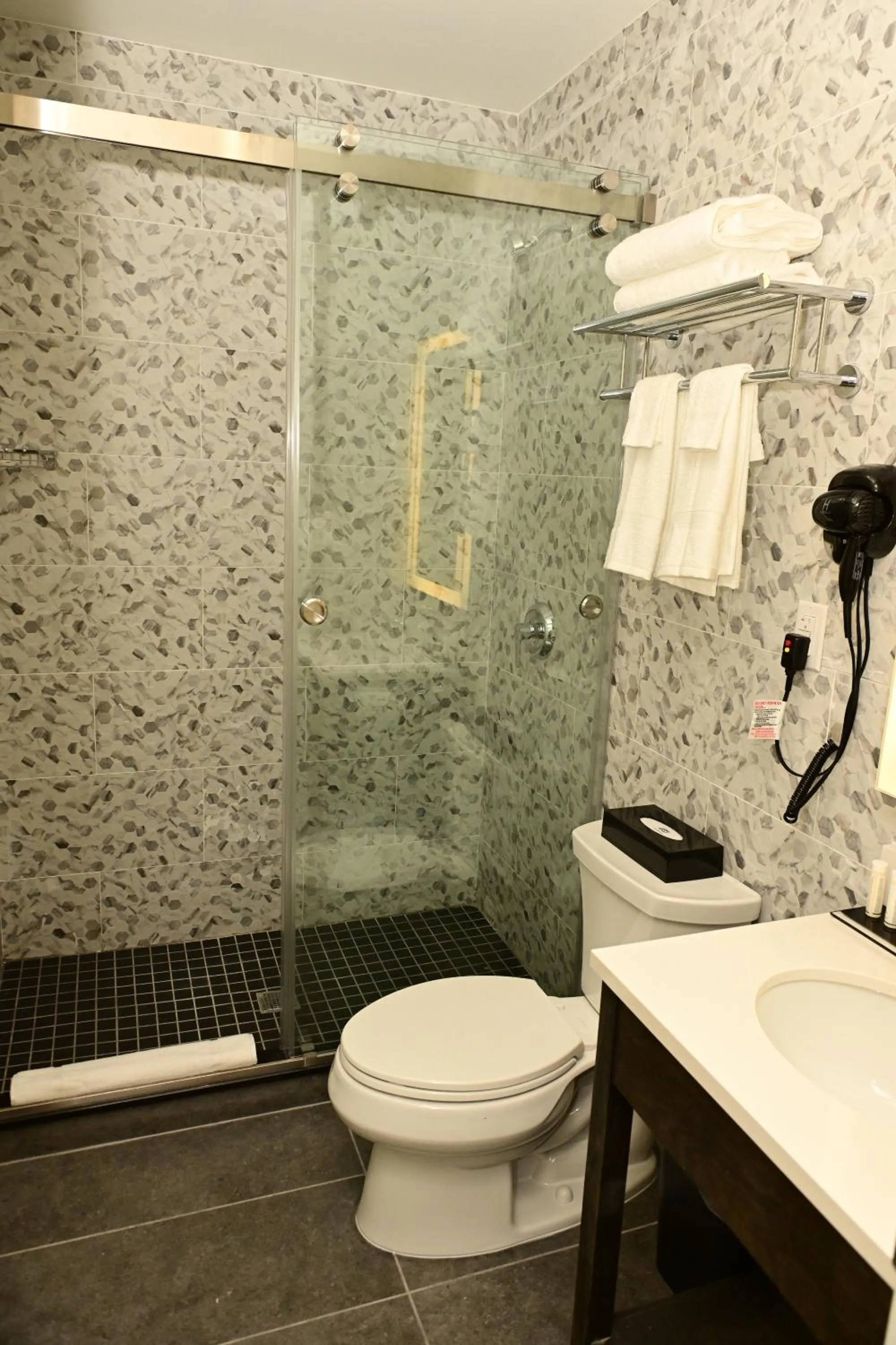 Super 8 by Wyndham Bronx Near Botanical Garden