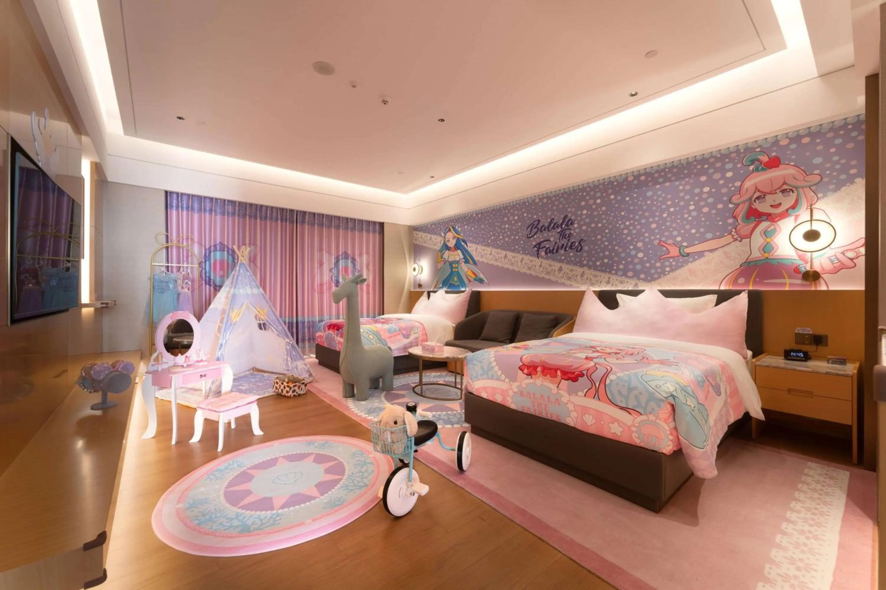 Photo of the whole room, Bed in Wyndham Grand Zhaoqing Downtown