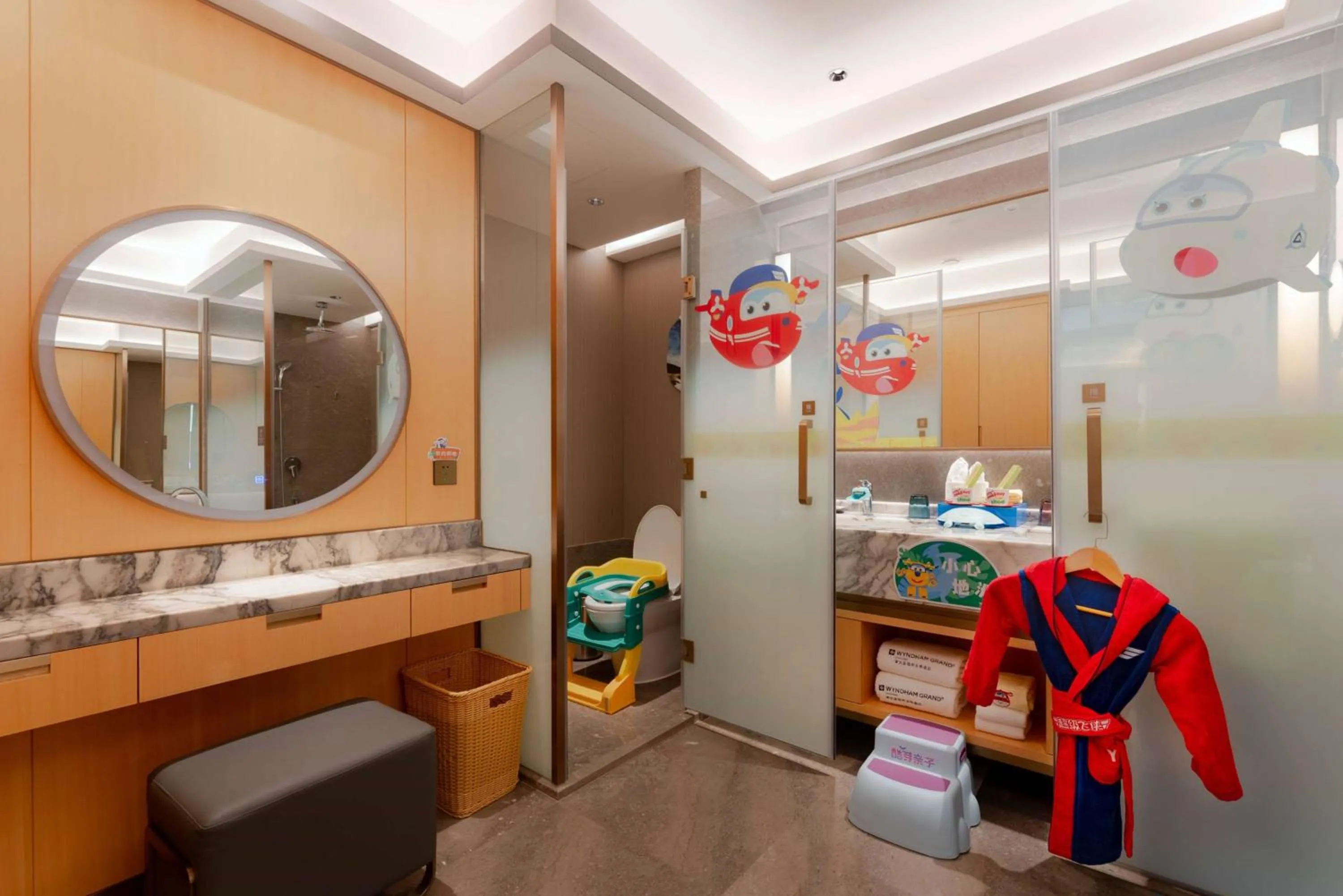 TV and multimedia in Wyndham Grand Zhaoqing Downtown