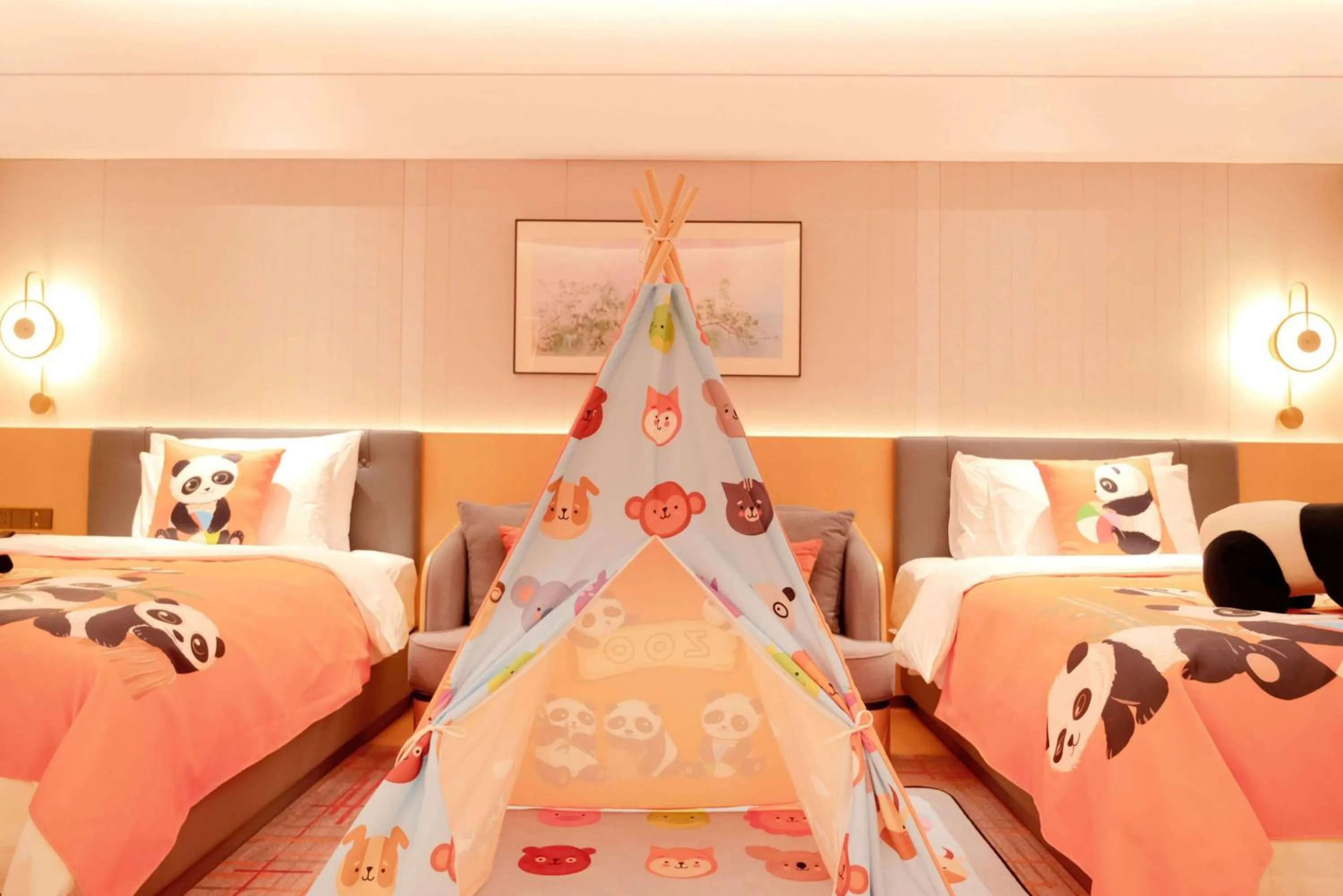 Photo of the whole room, Bed in Wyndham Grand Zhaoqing Downtown