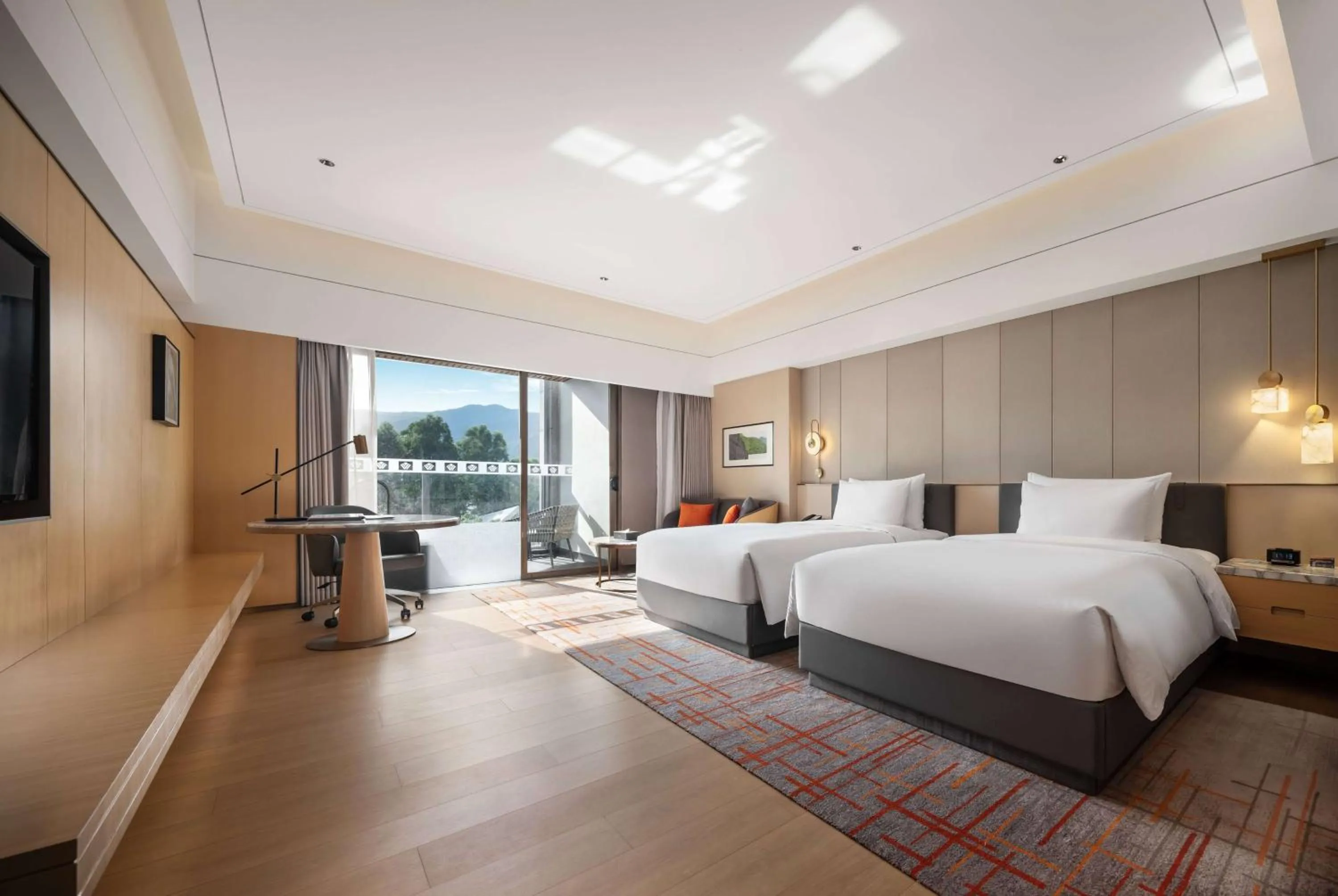 Photo of the whole room, Bed in Wyndham Grand Zhaoqing Downtown