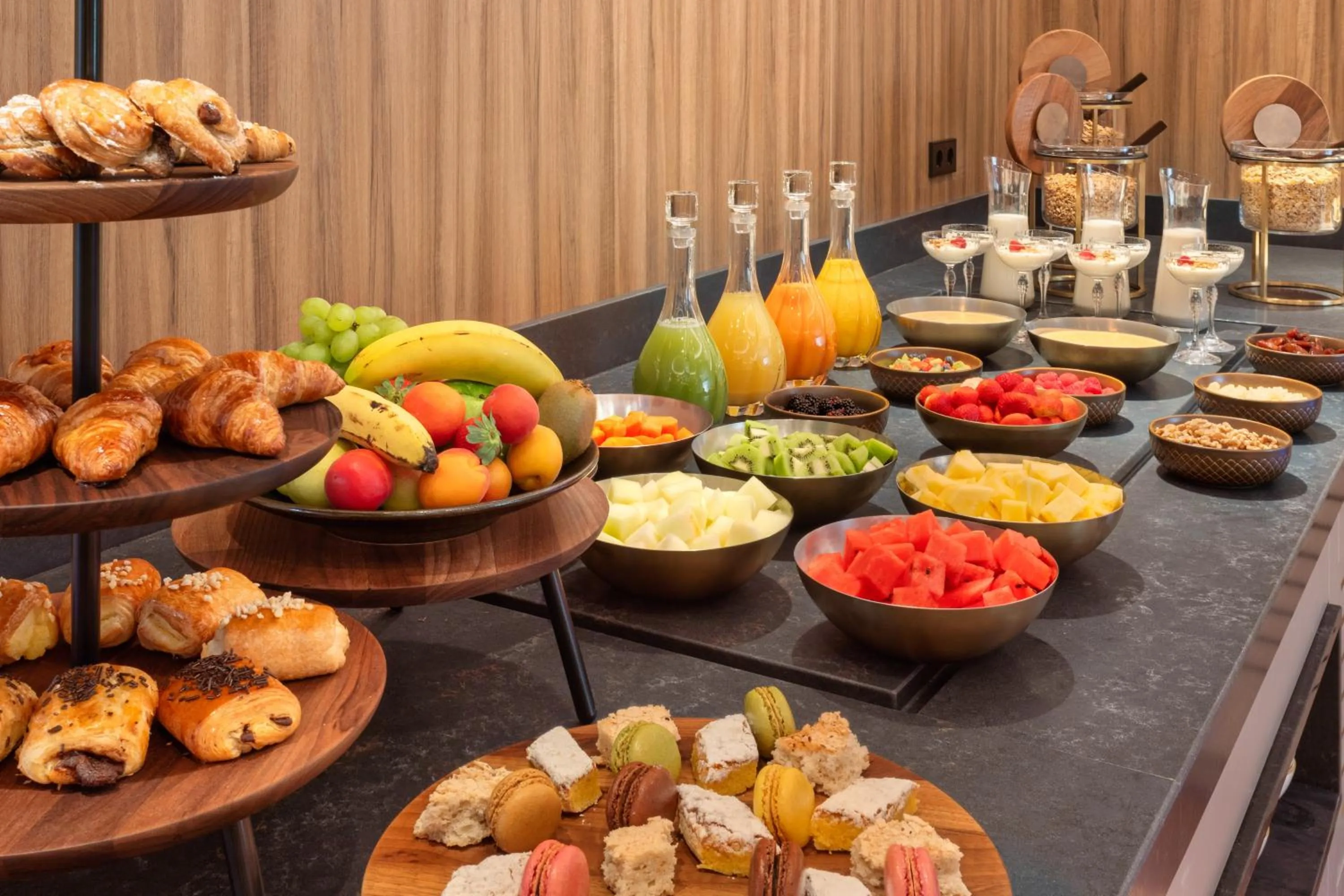 Buffet breakfast in Melia Barajas