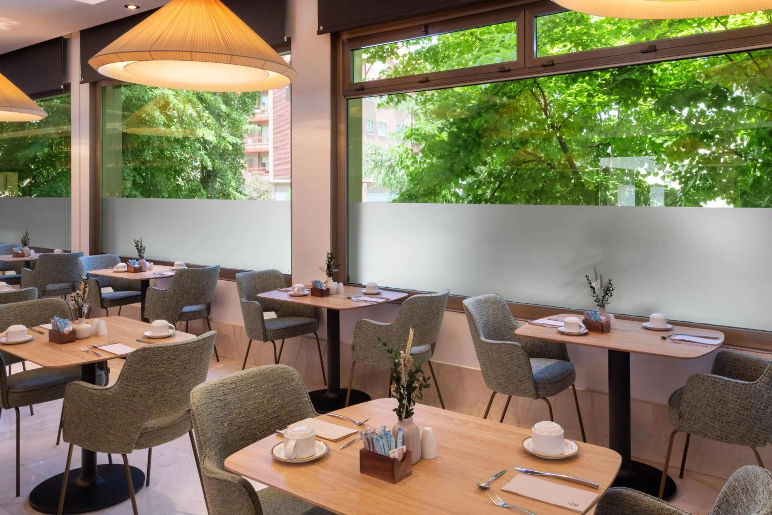 Restaurant/places to eat in Melia Barajas