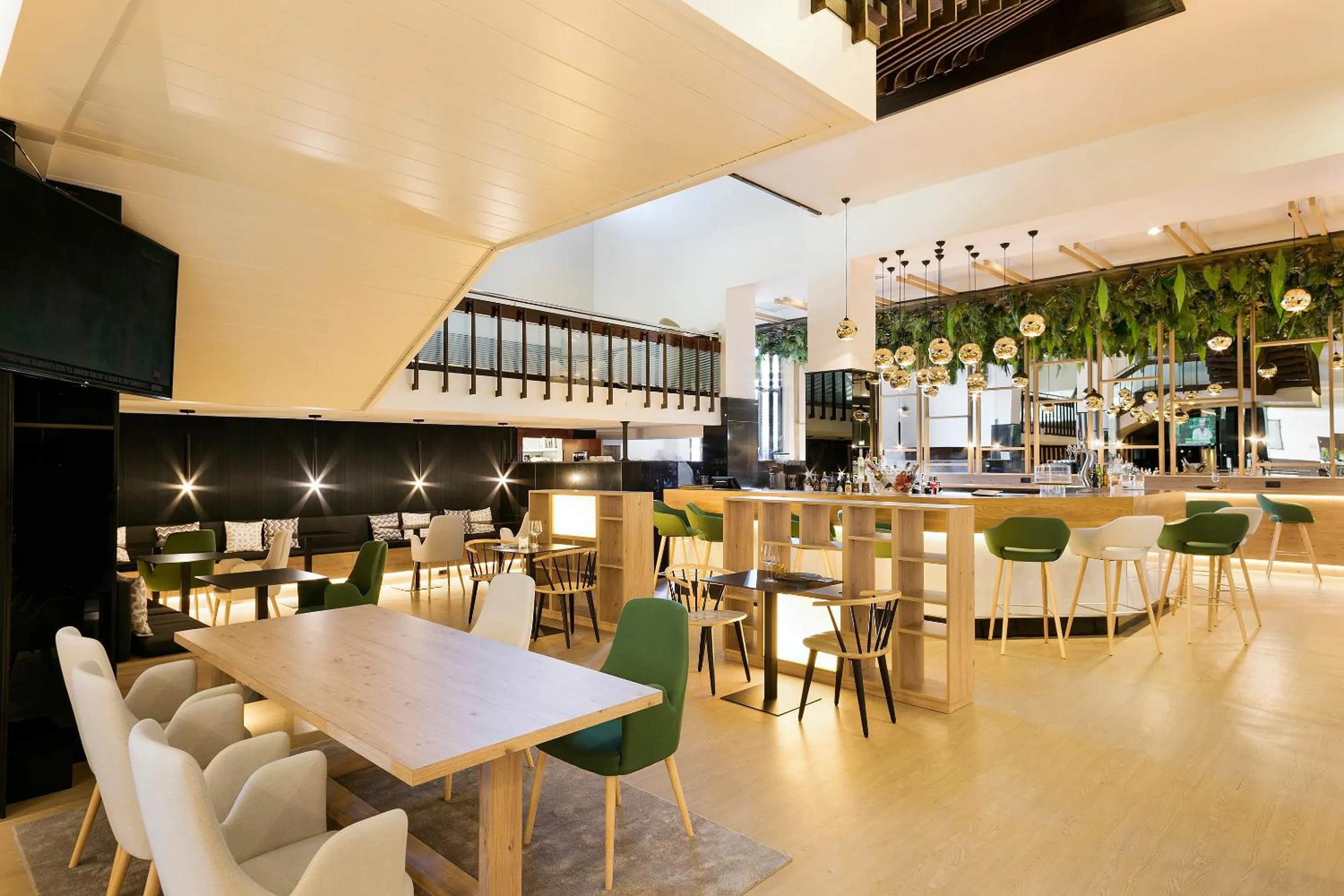 Restaurant/places to eat in Melia Barajas
