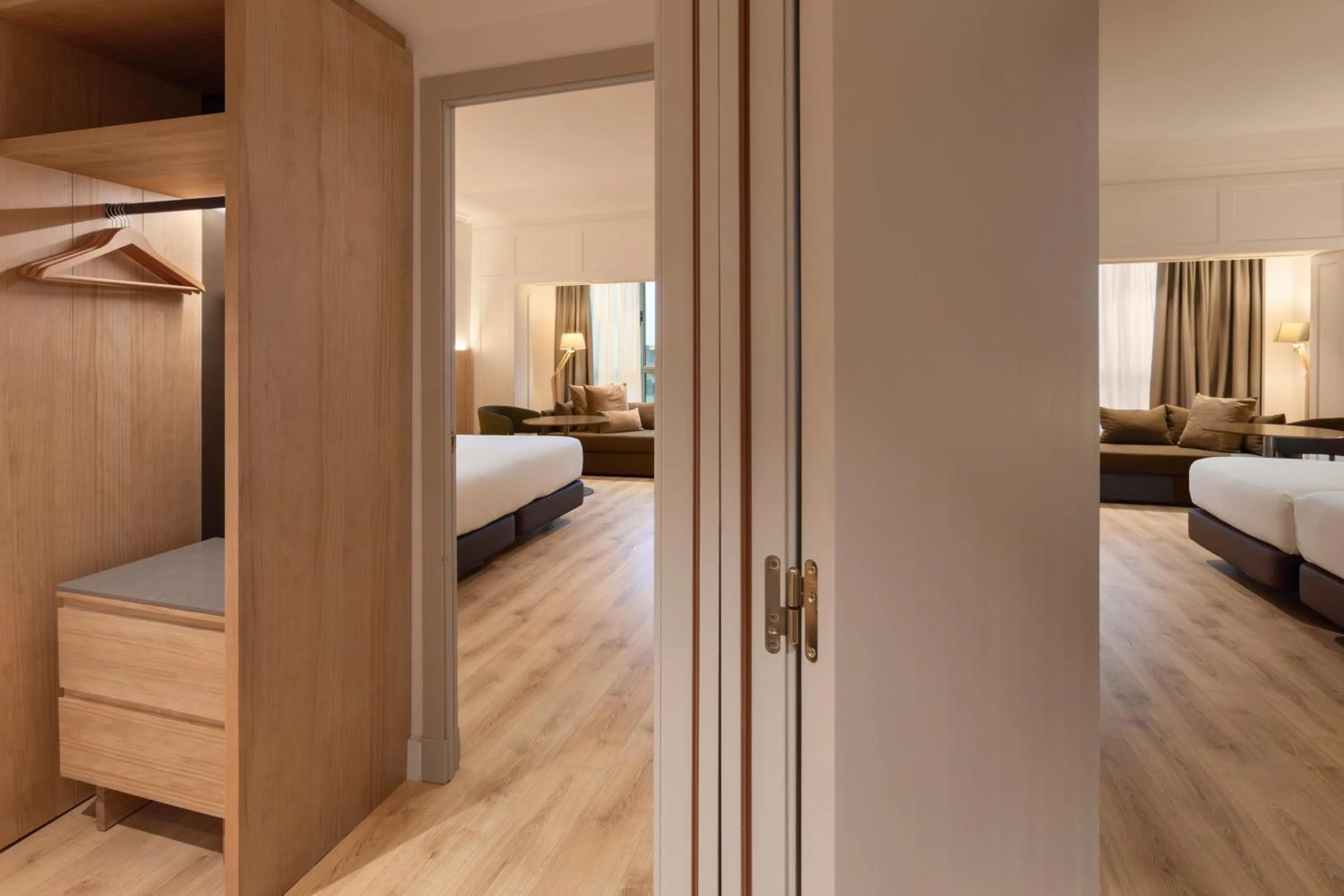 Family, Bed in Melia Barajas