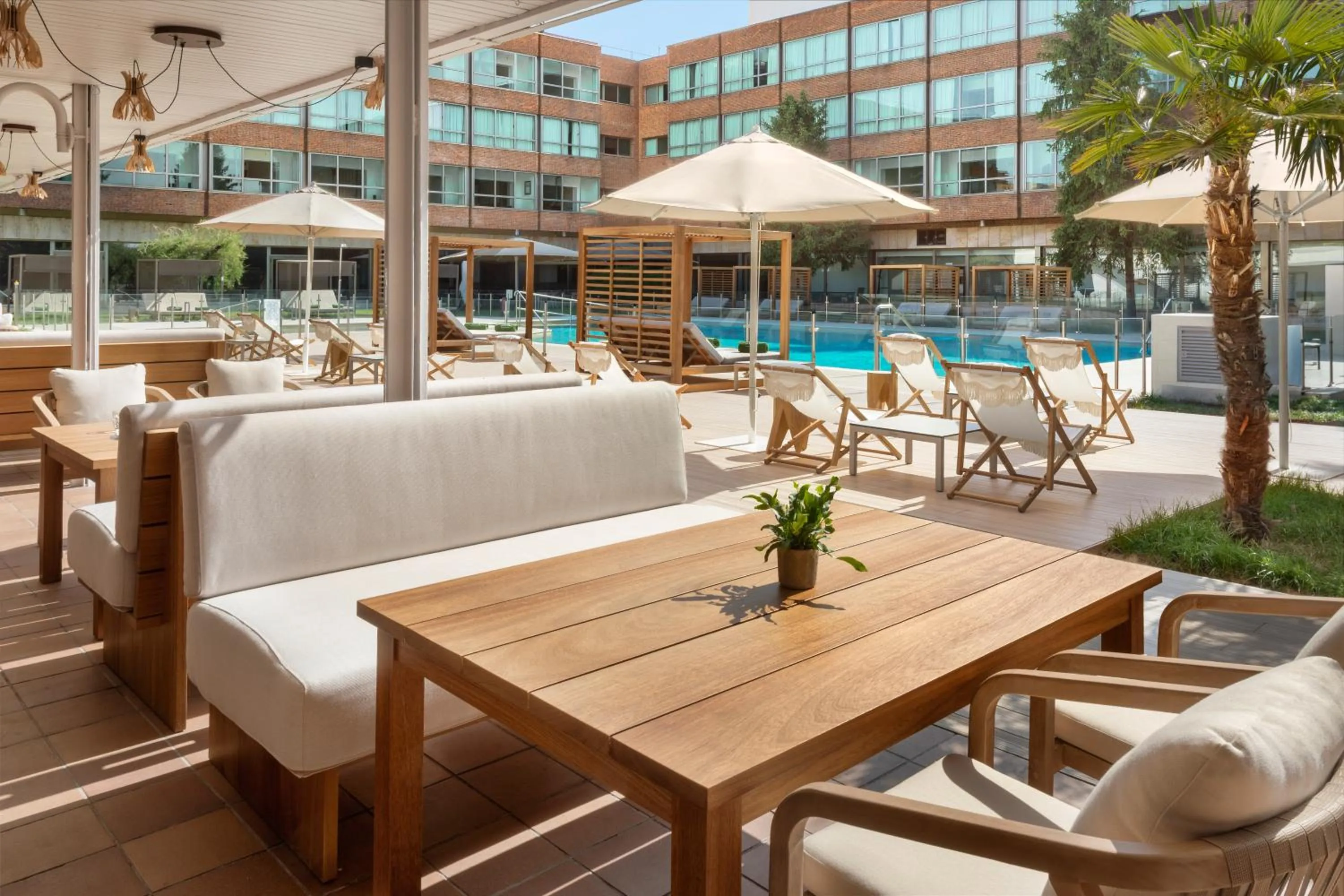 Restaurant/places to eat in Melia Barajas