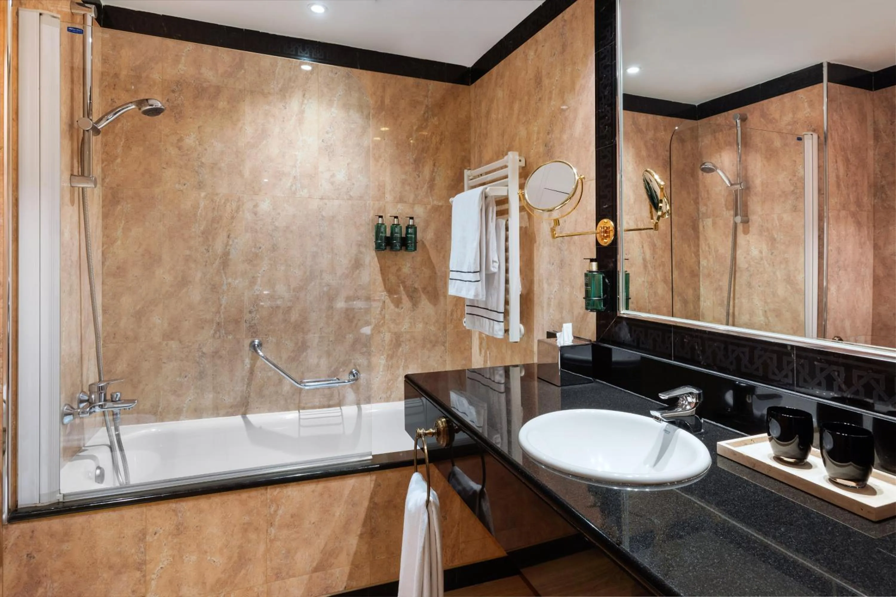 Shower in Melia Barajas