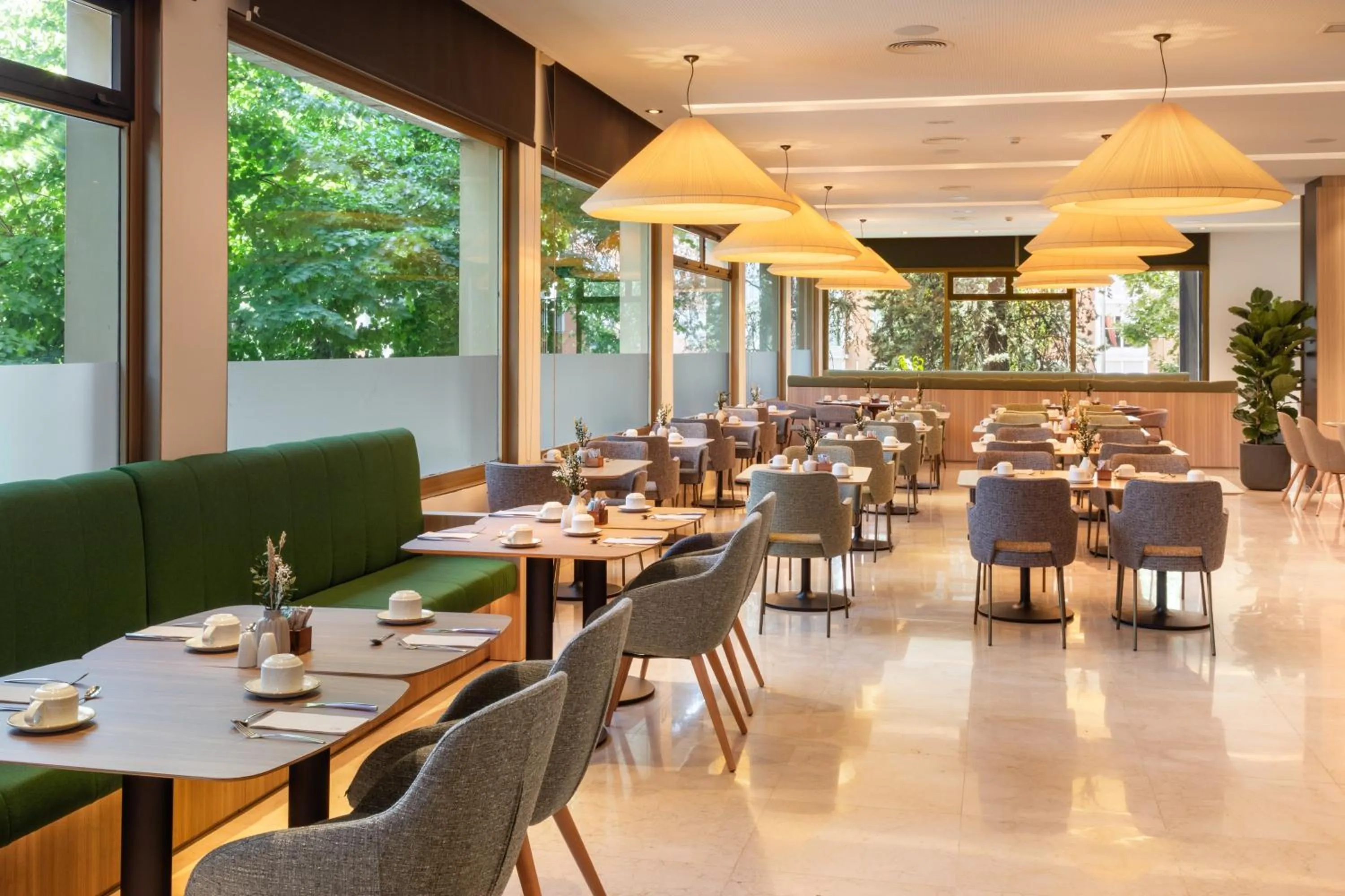 Restaurant/places to eat in Melia Barajas