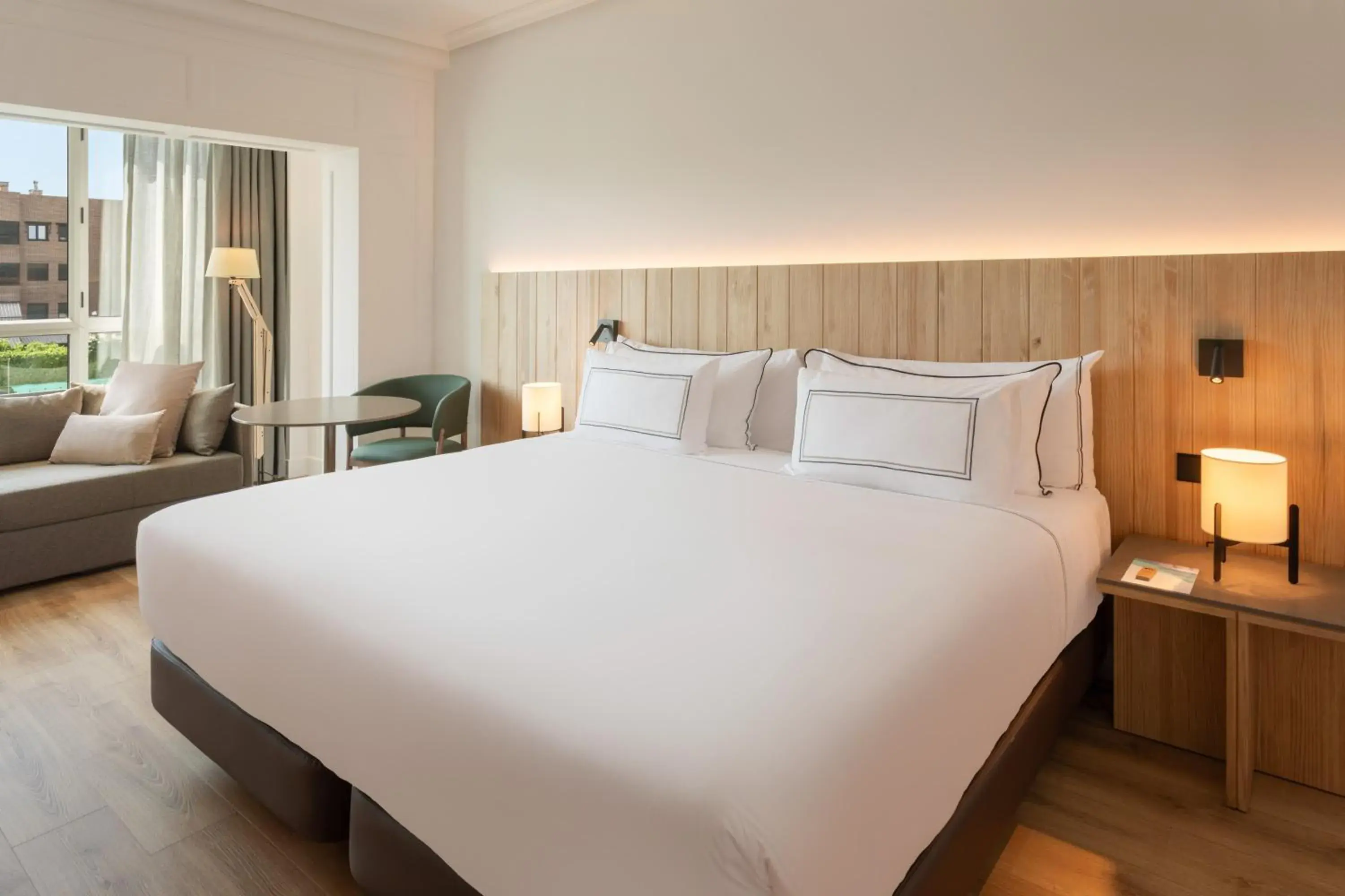 Superior Double Room with Pool View in Melia Barajas Superior Double Room with Pool View in Melia Barajas