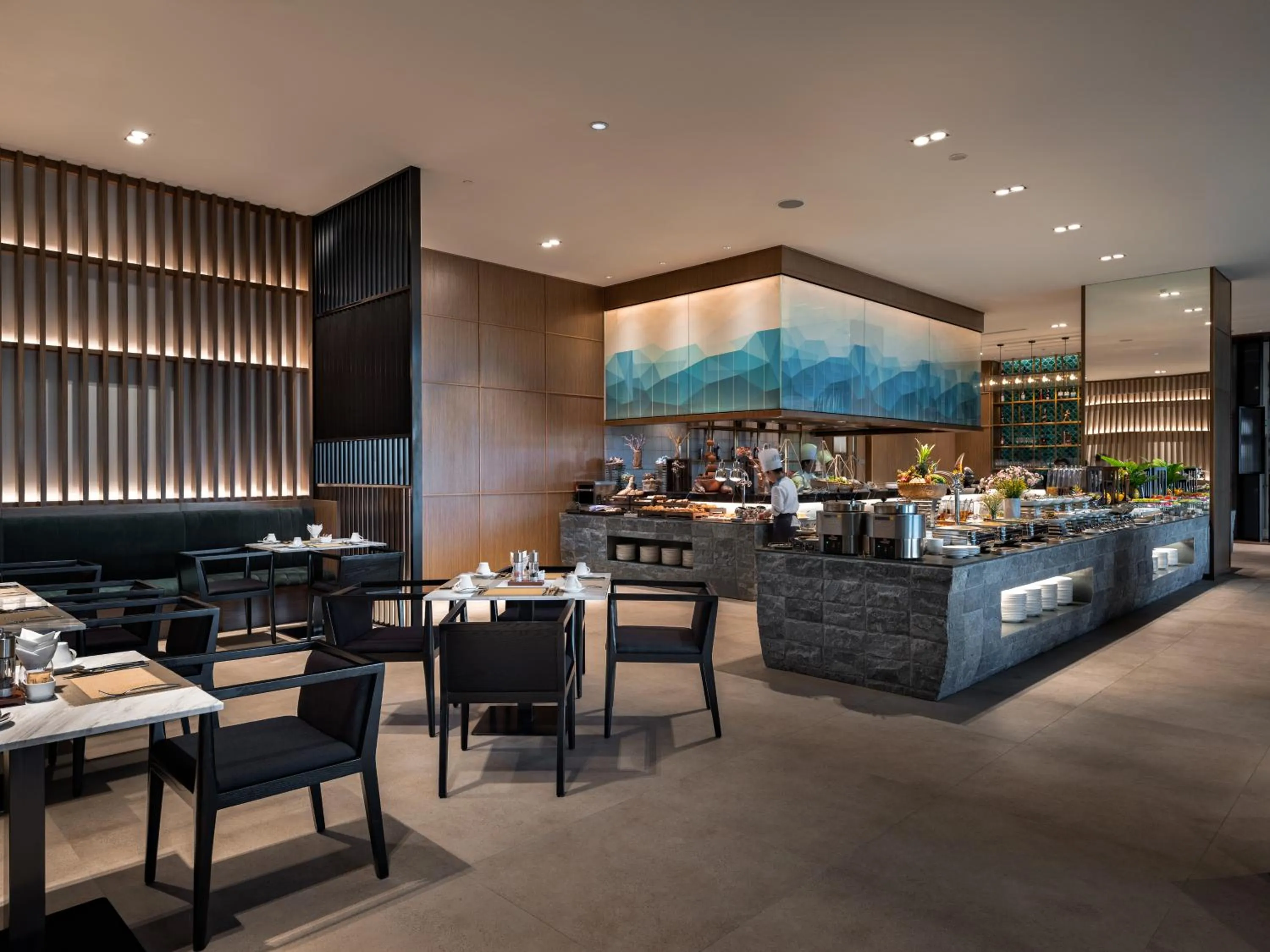 Restaurant/places to eat in Crowne Plaza Danang City Centre by IHG