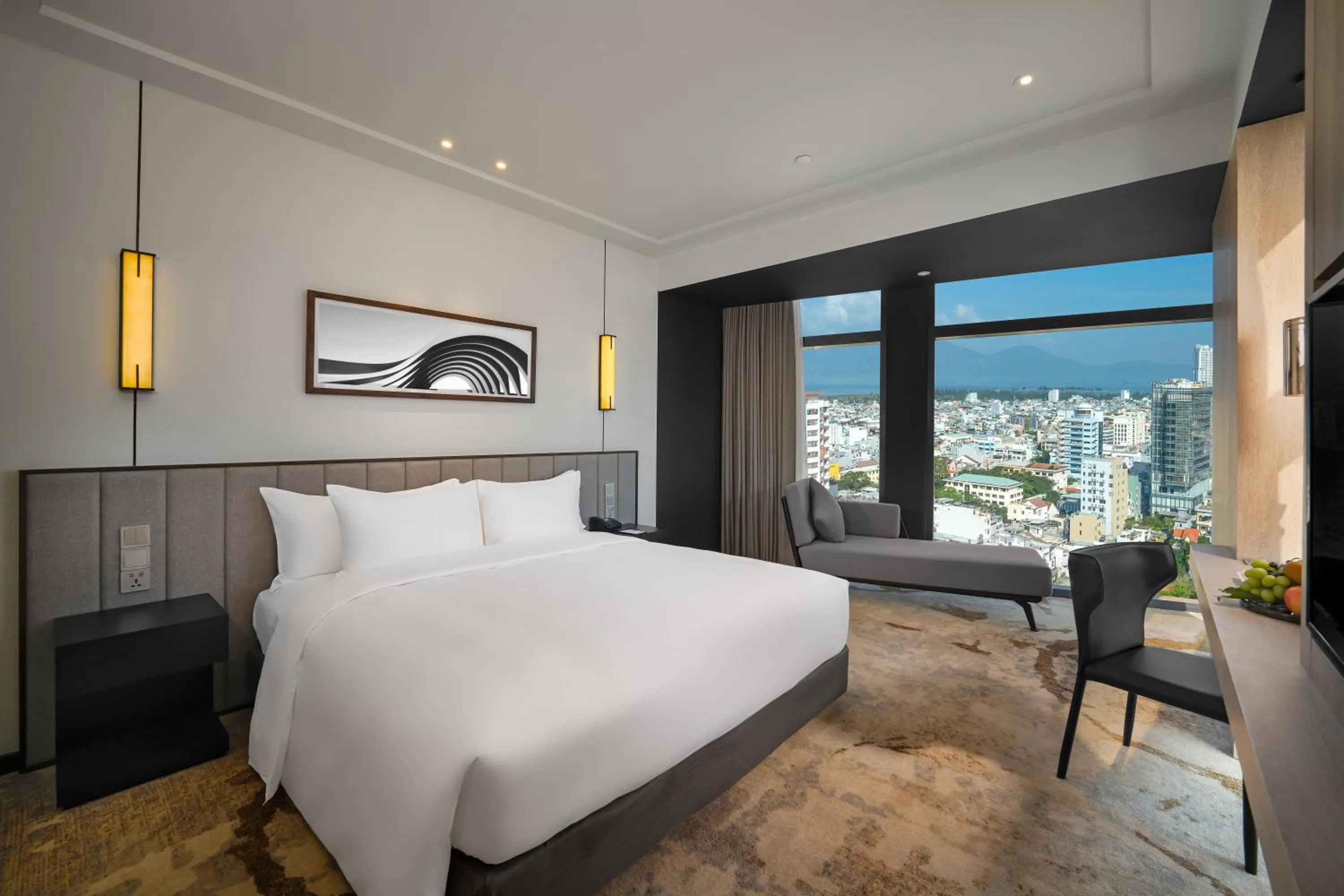 Bed in Crowne Plaza Danang City Centre by IHG