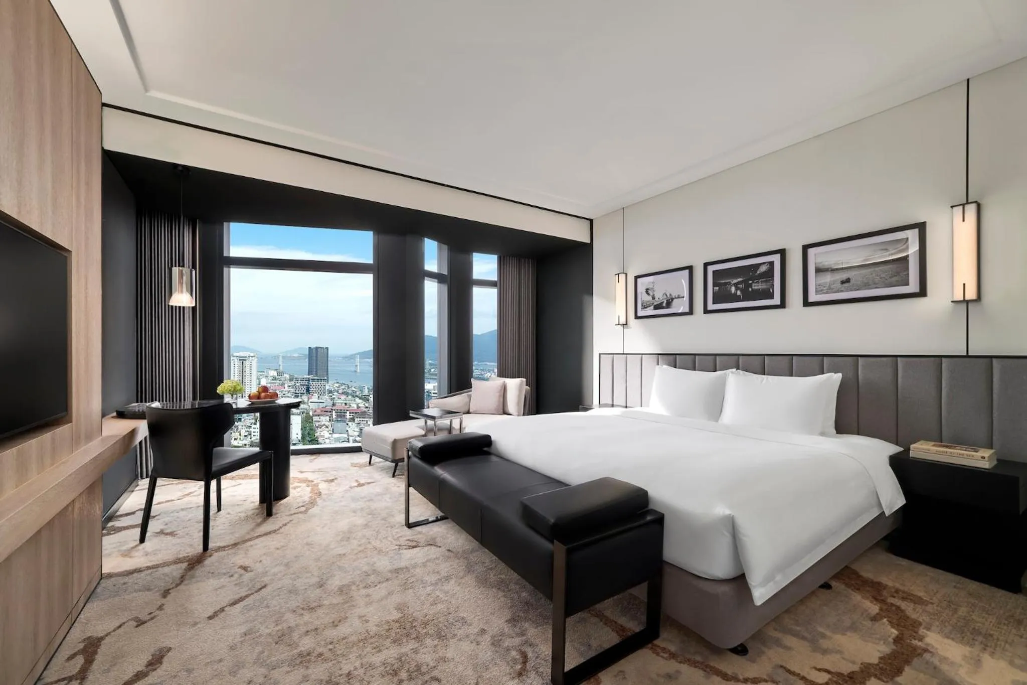 Bed in Crowne Plaza Danang City Centre by IHG