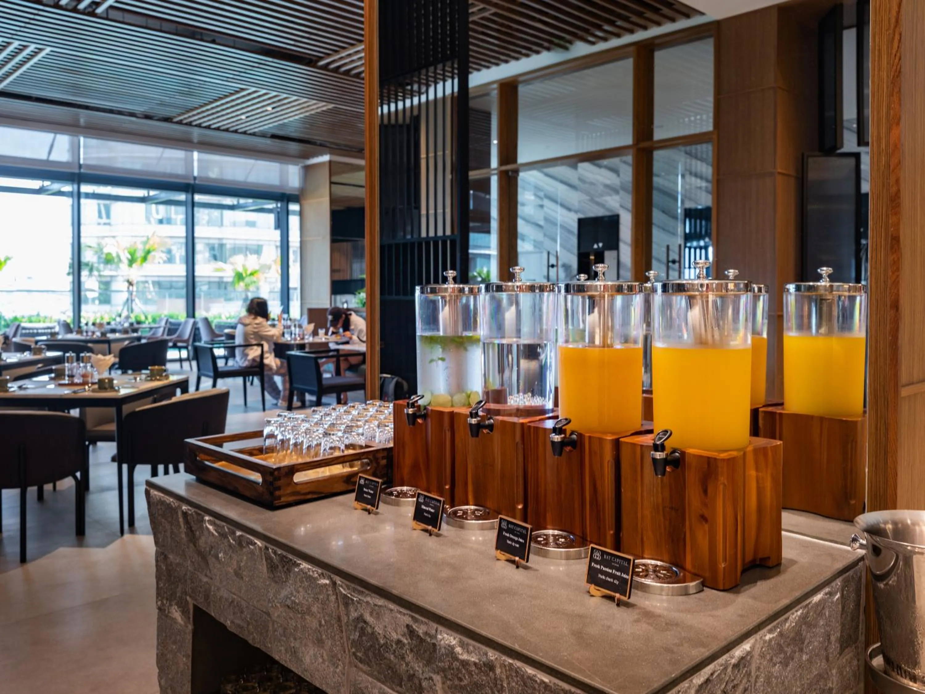 Restaurant/places to eat in Crowne Plaza Danang City Centre by IHG