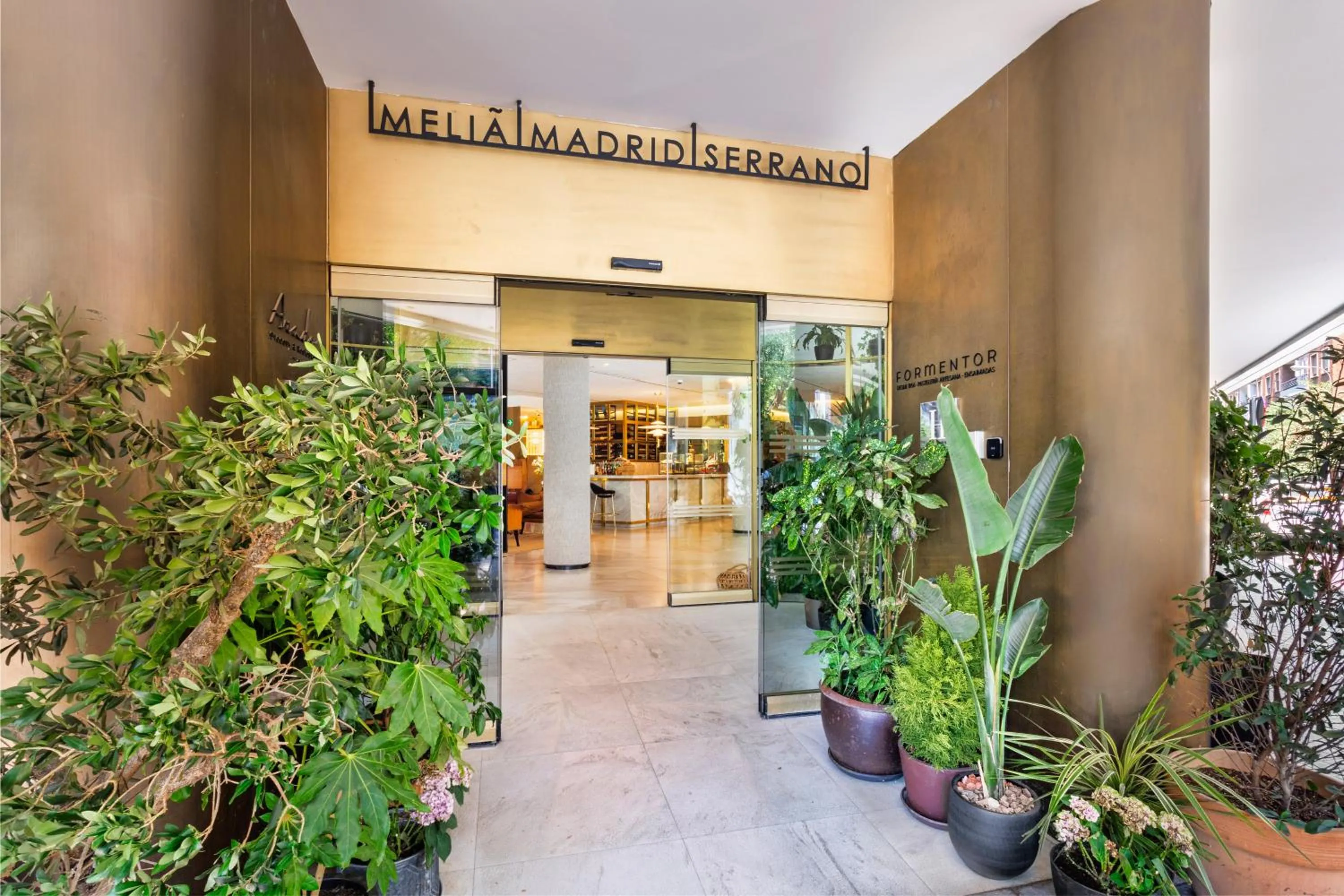 Lobby or reception in Melia Madrid Serrano