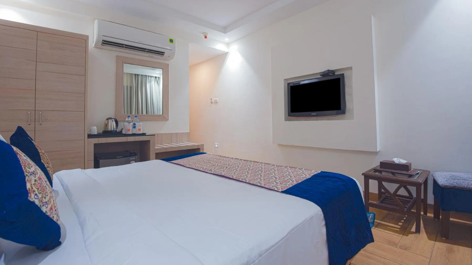 Bed in Le Seasons Resort