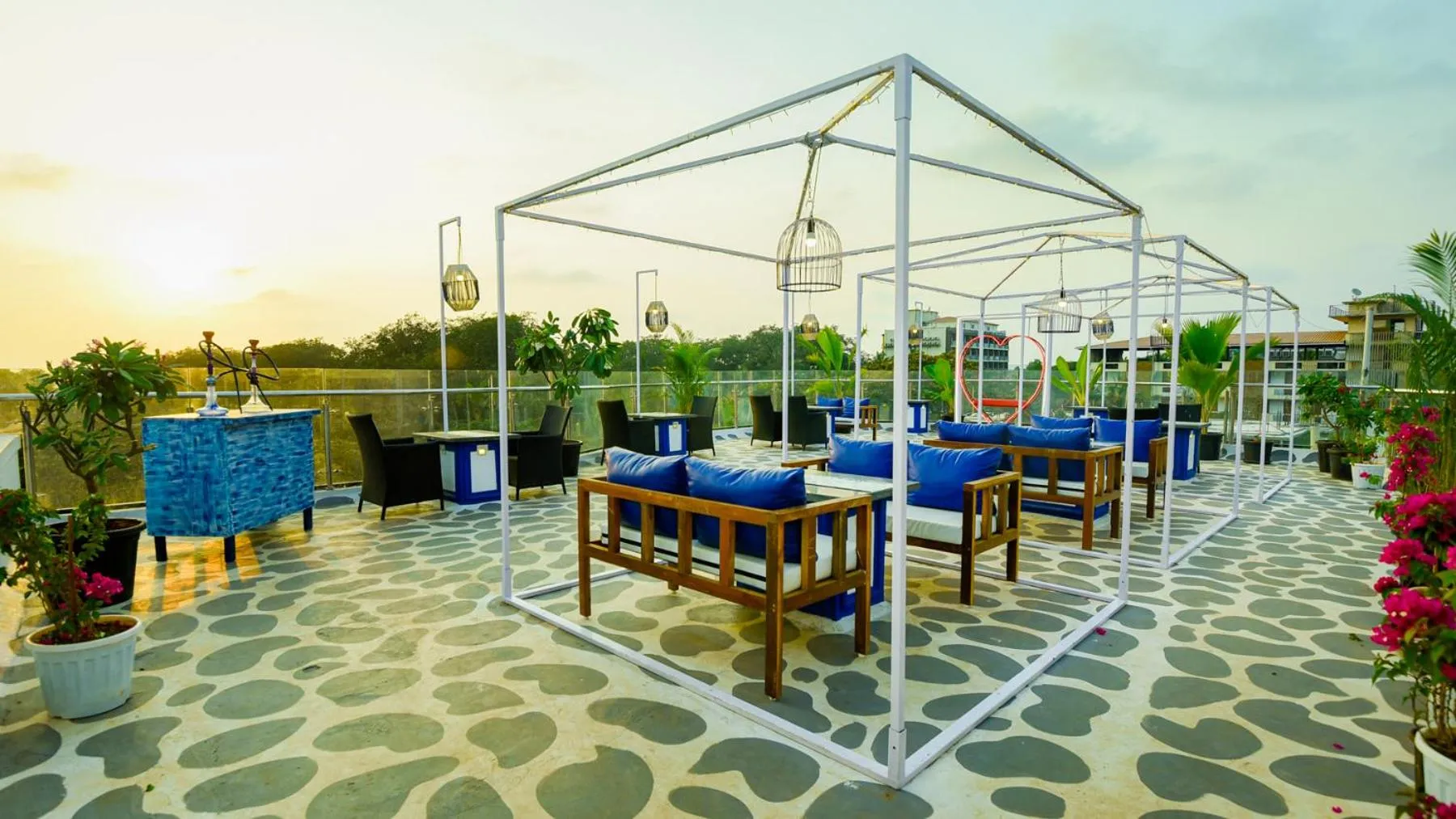 Evening entertainment in Le Seasons Resort