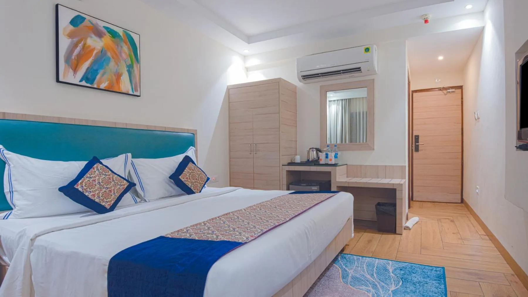 Bed in Le Seasons Resort