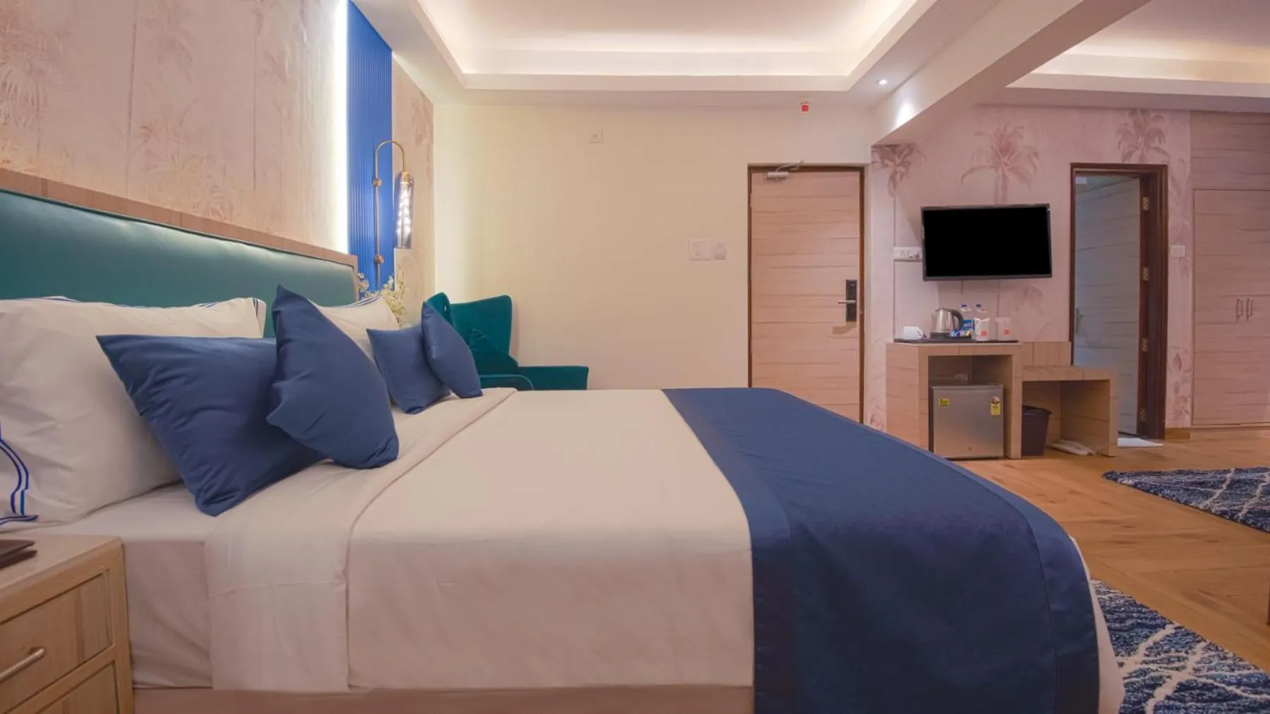 Bed in Le Seasons Resort