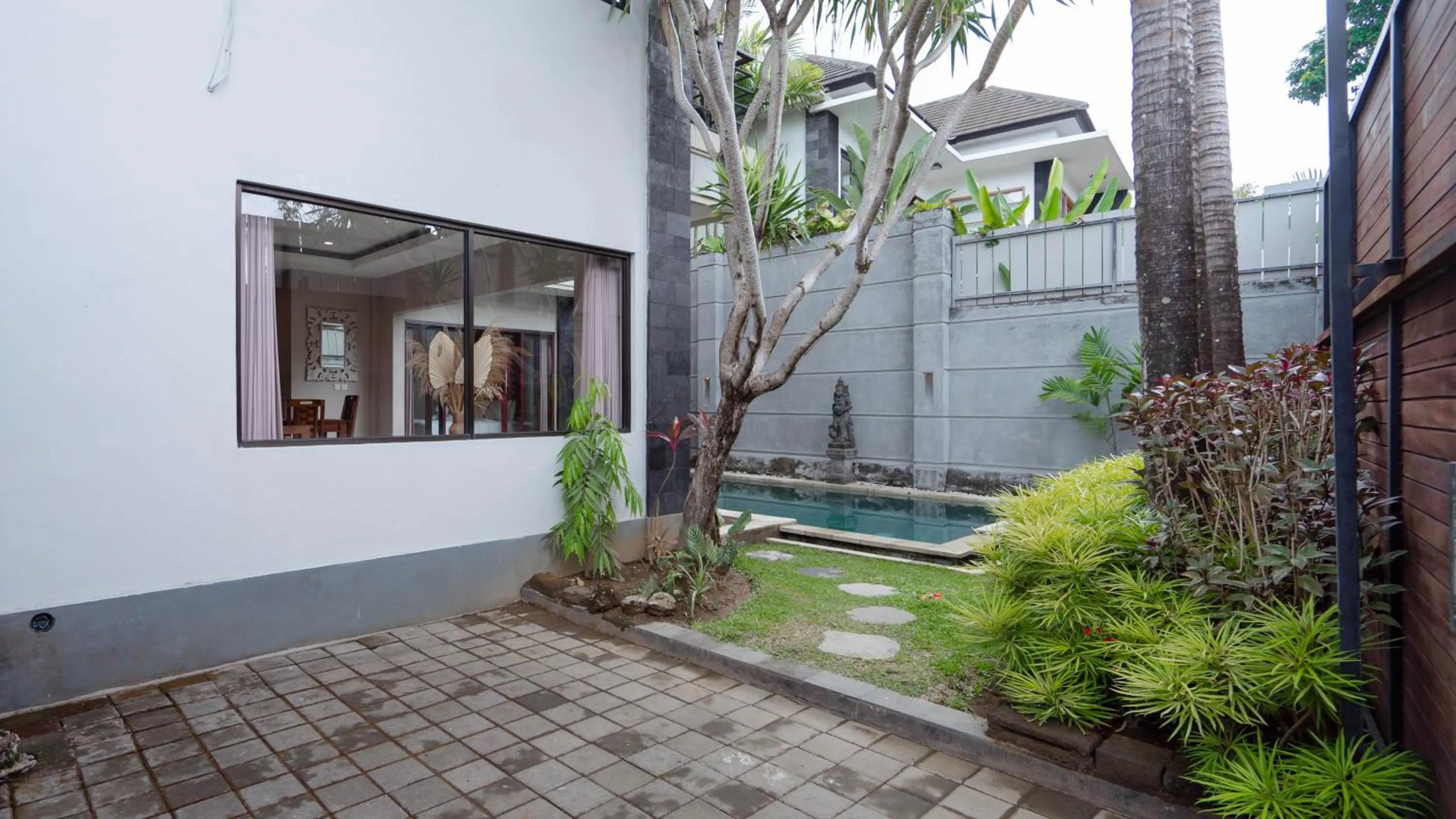 Swimming pool in The Lavana Bali Radiance Villa Canggu