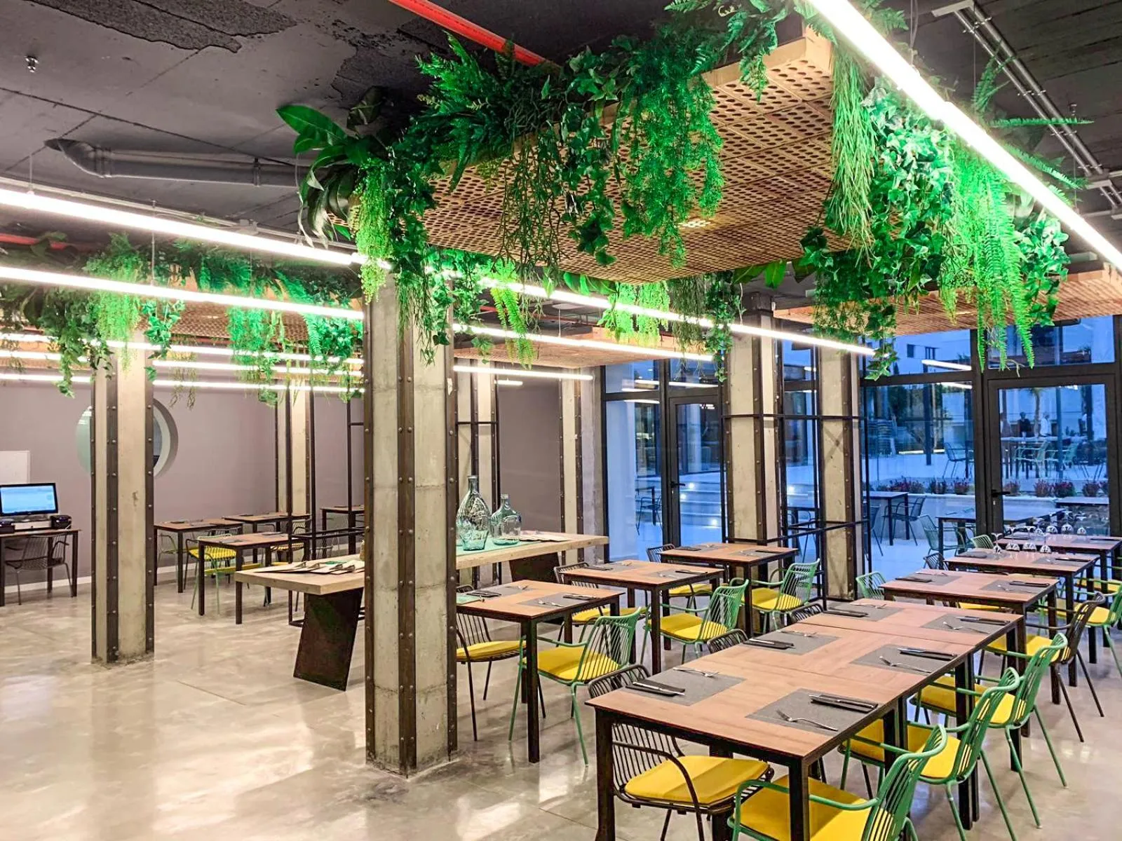 Restaurant/places to eat in Hotel Paradiso Garden