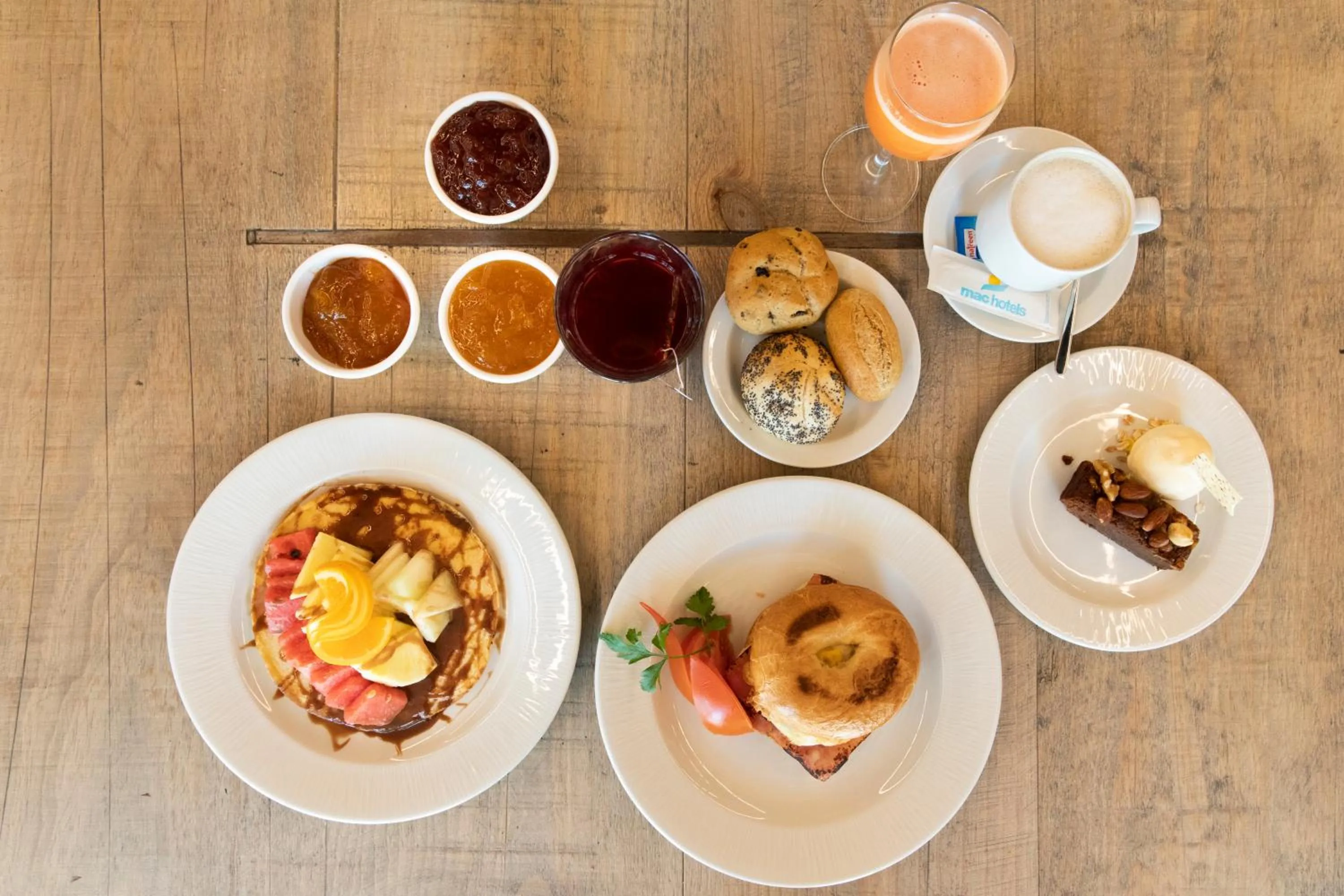 Food and drinks in Hotel Paradiso Garden