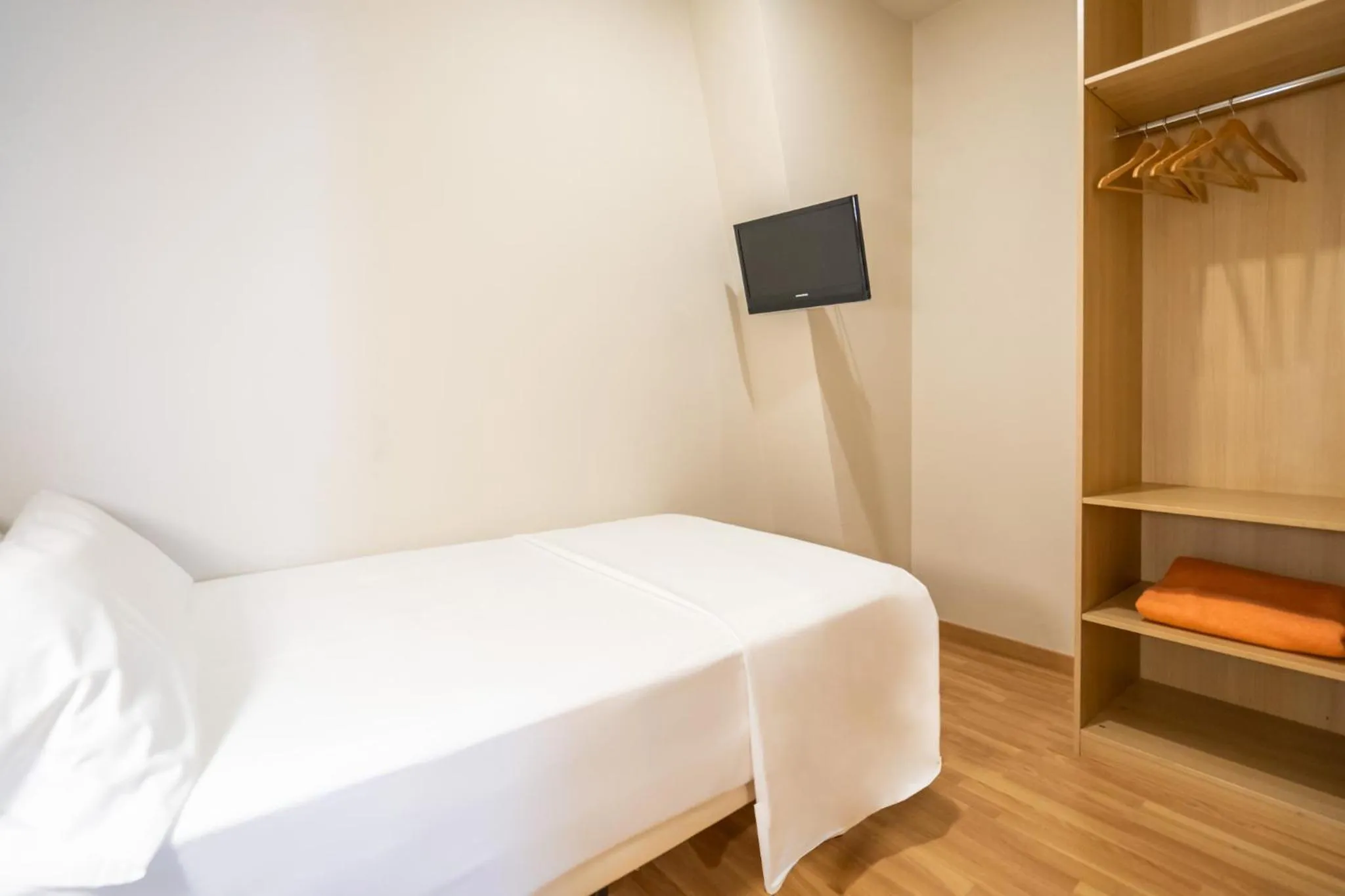 Bed in Hotel Glòries