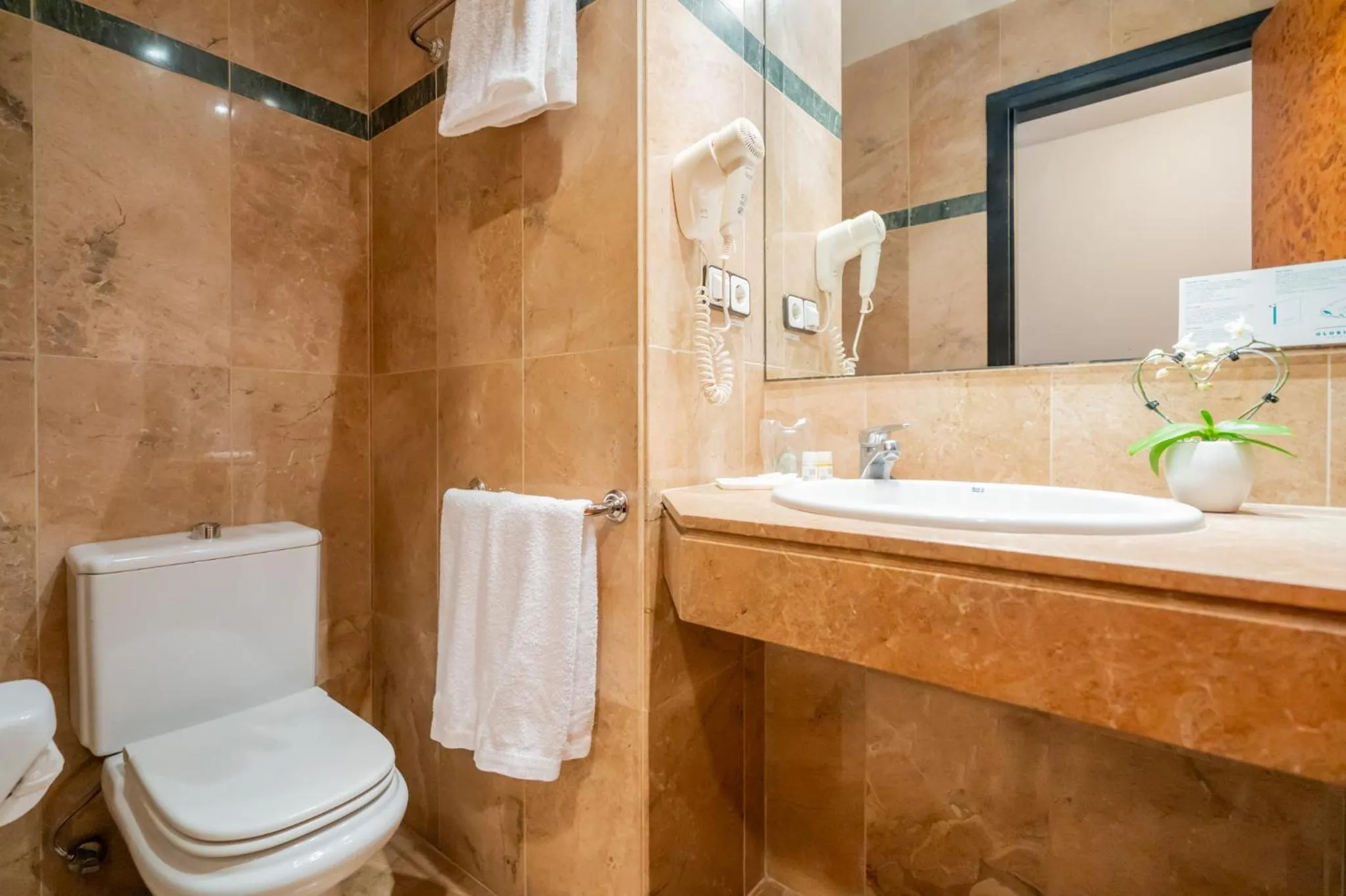 Bathroom in Hotel Glòries