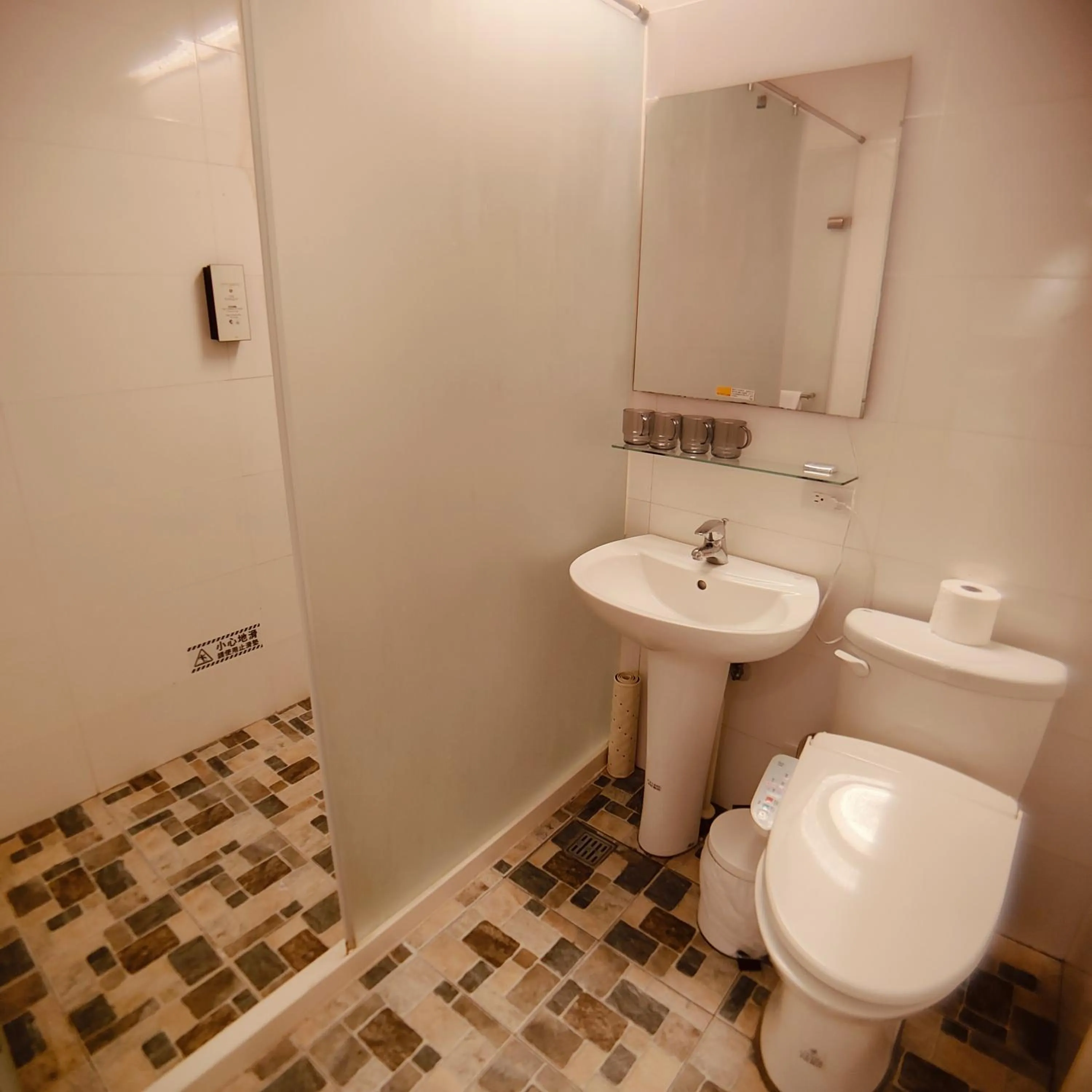 Shower in Fooyee Hotel - Yonghe