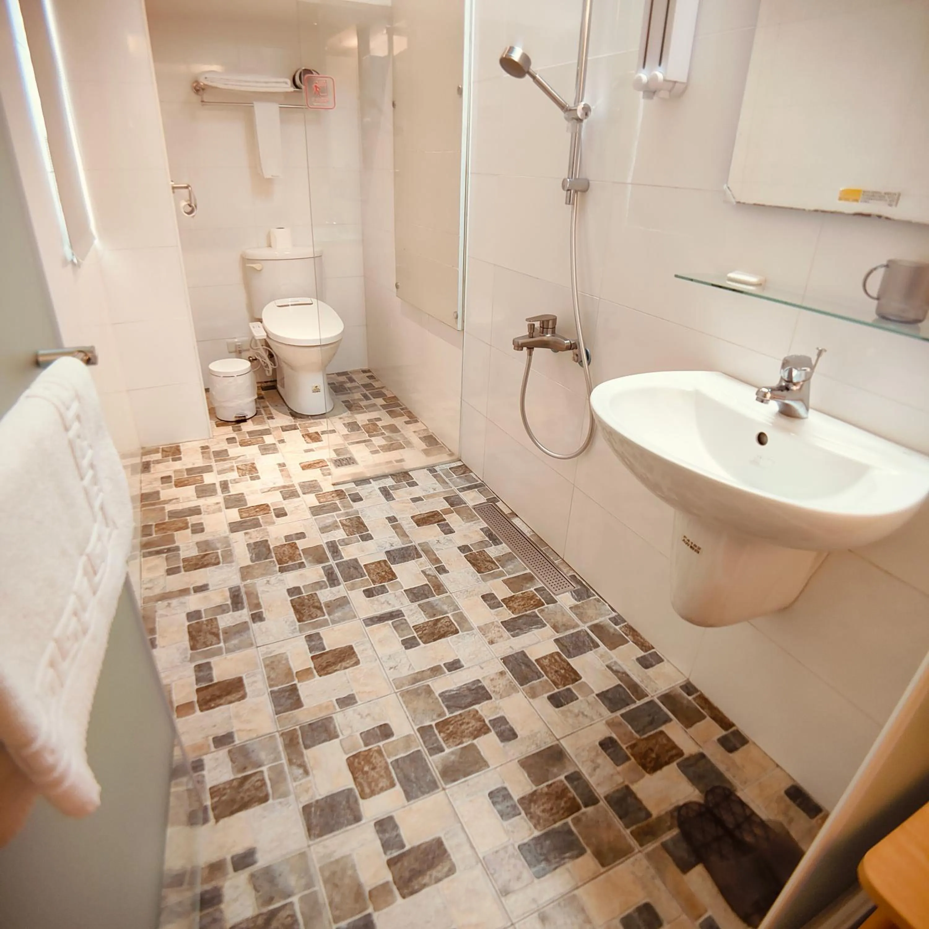 Shower in Fooyee Hotel - Yonghe