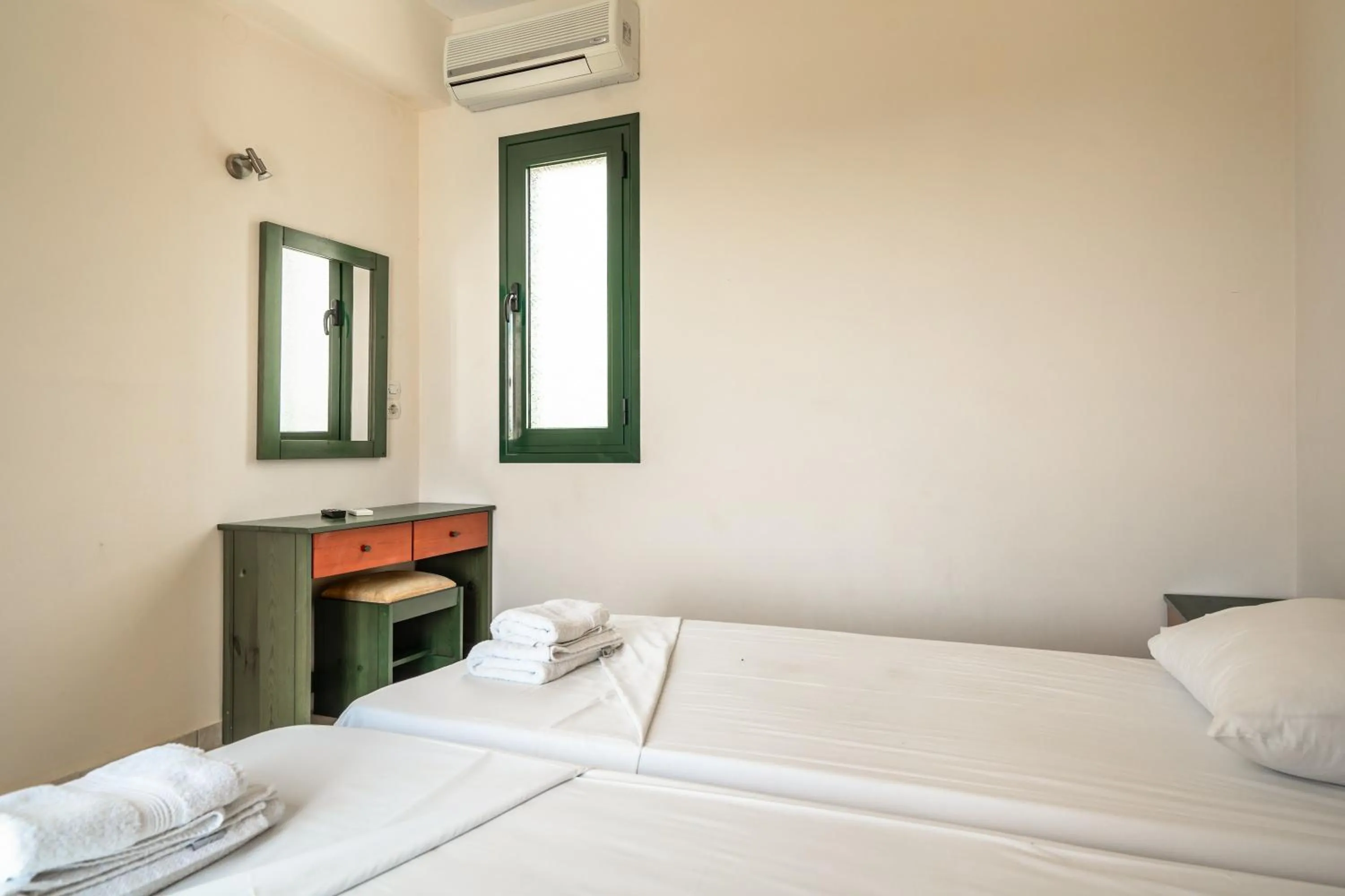 Property building, Bed in Anemona apartment 1