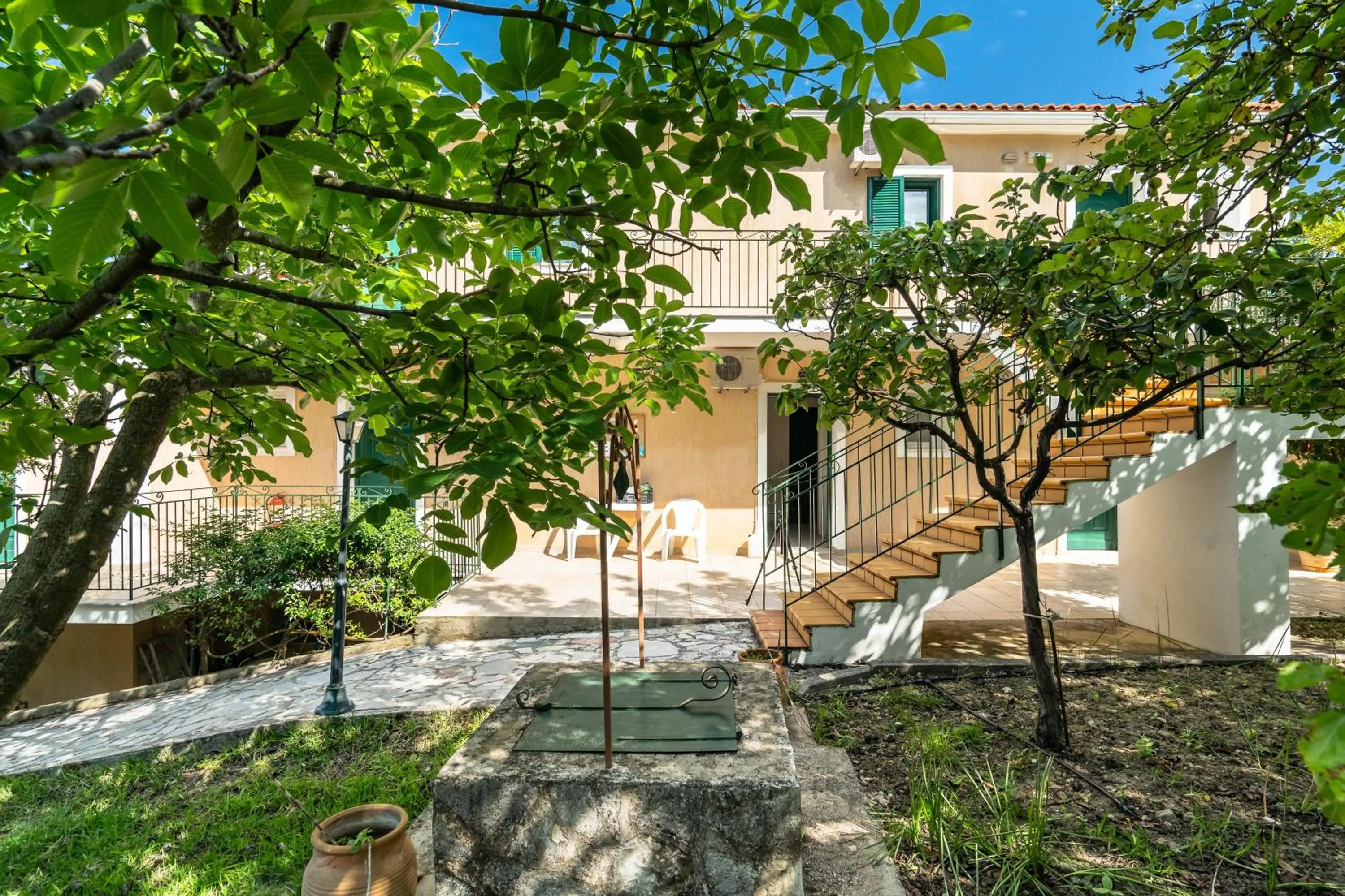 Property building in Anemona apartment 1