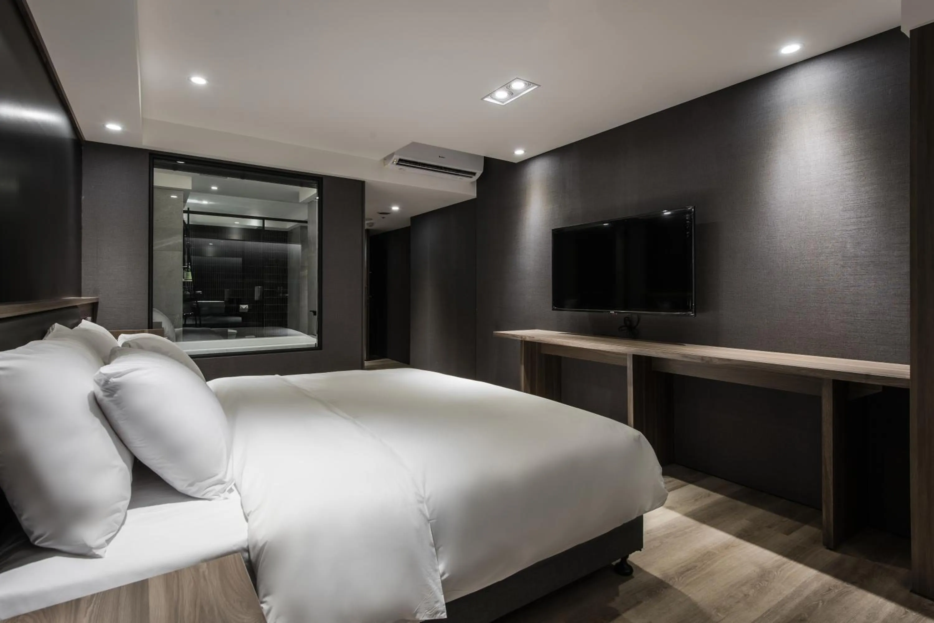 Bed in Autumn Willow Hotel