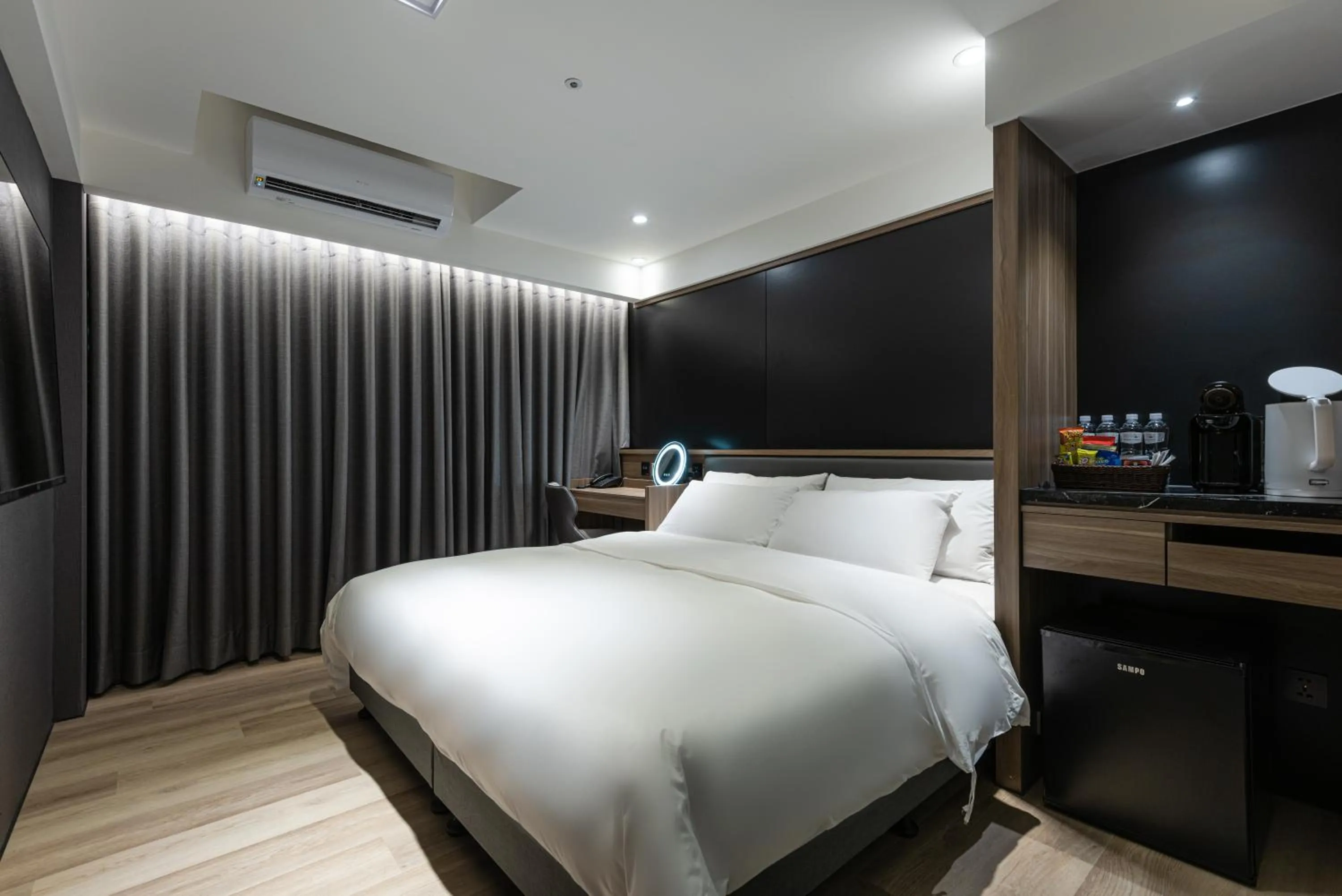 Bed in Autumn Willow Hotel