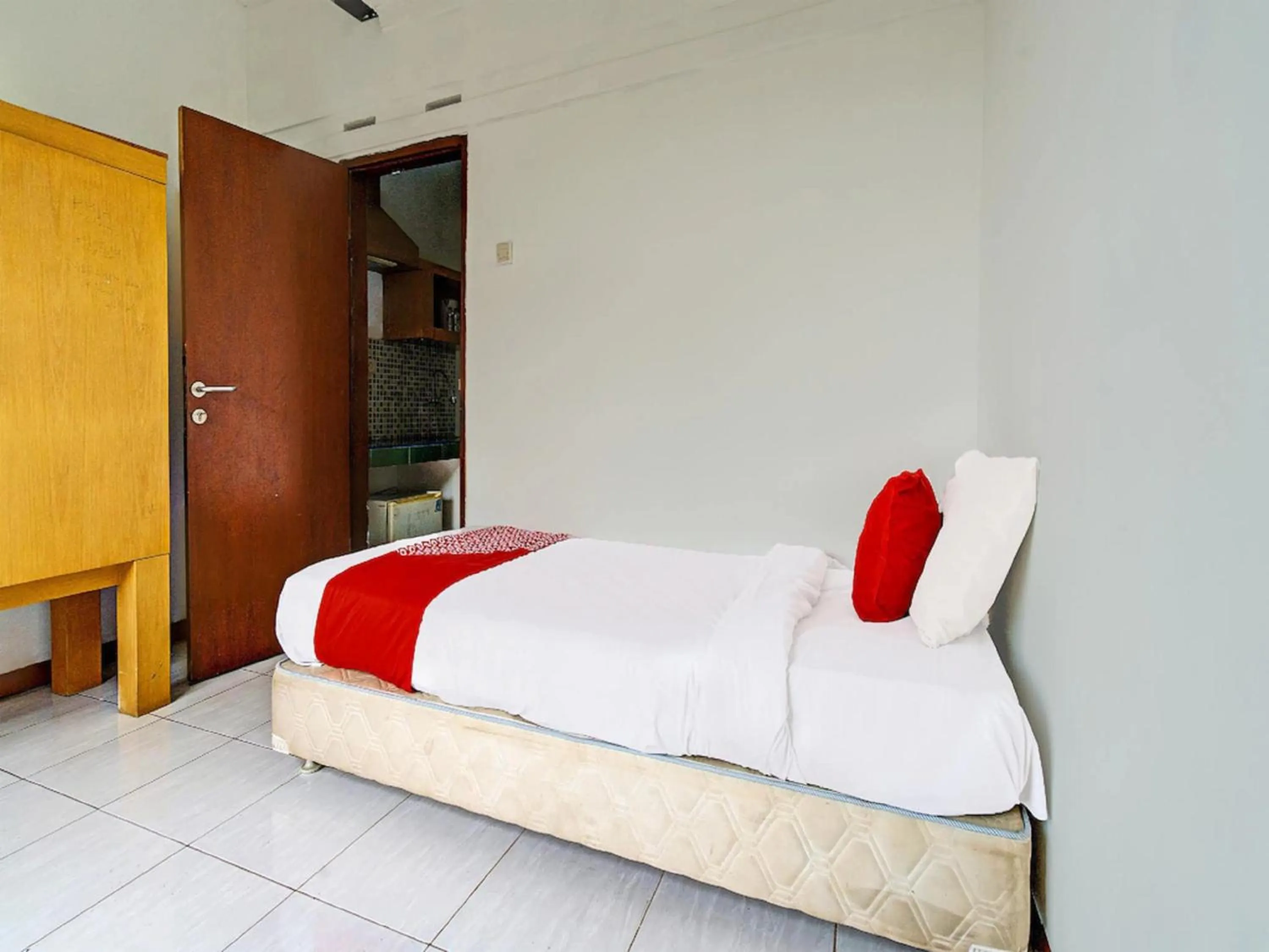 Bedroom in Super OYO Capital O 91810 Hotel Balebat 2