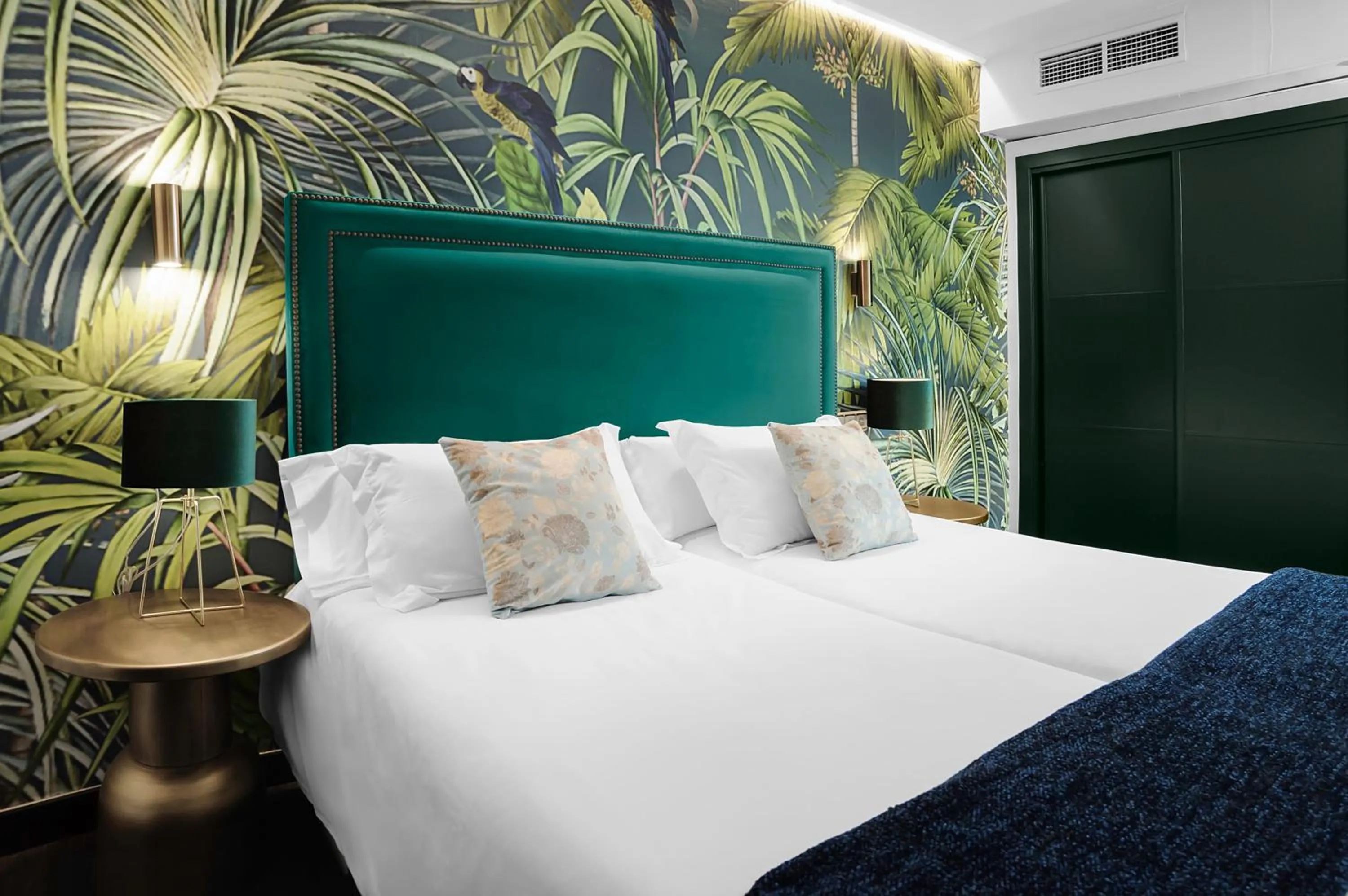 Bed in Hotel Los Girasoles by Maxi Hoteles