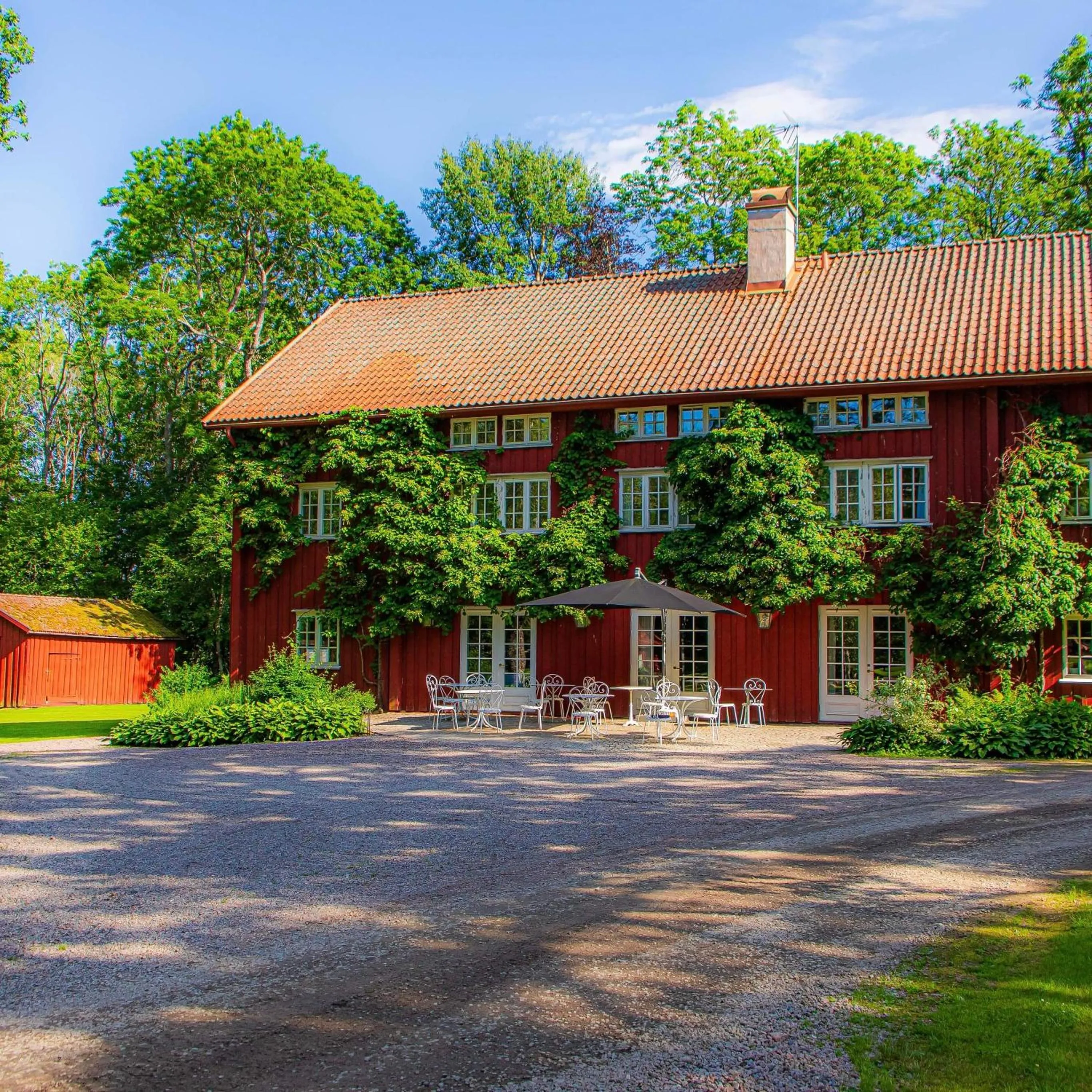 Property building in Apertins Hotell