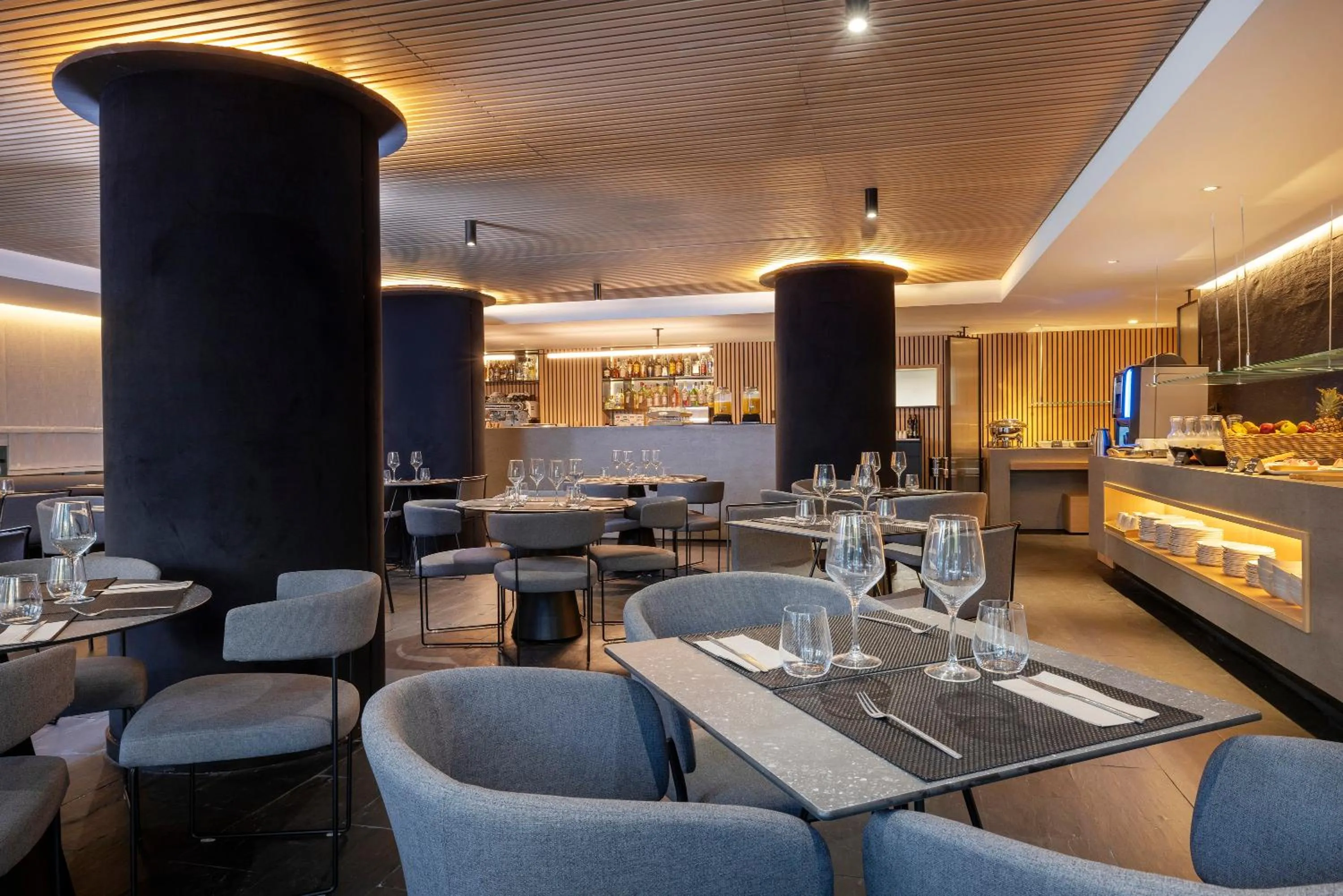 Restaurant/places to eat in HM Jaime III